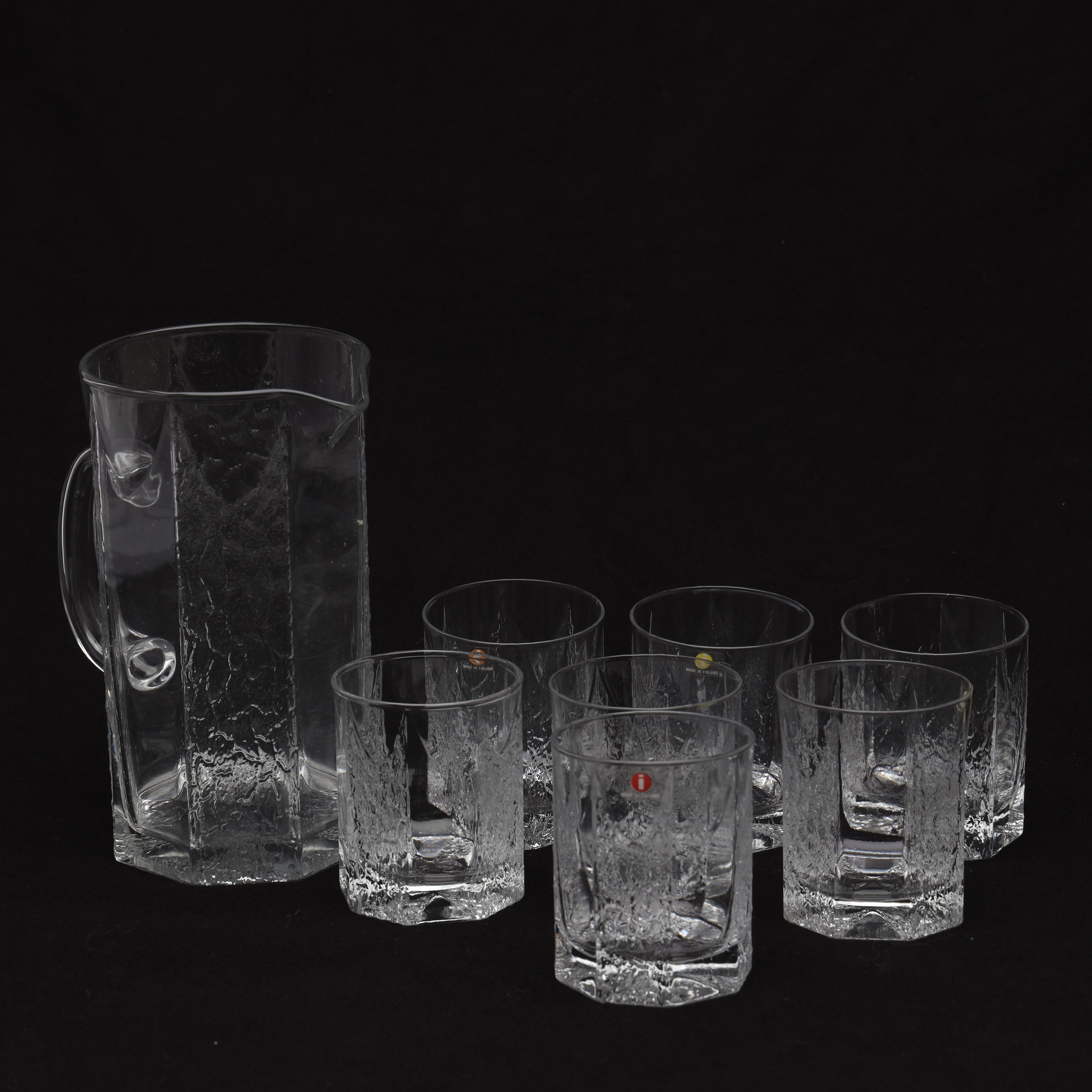 TIMO SARPANEVA. WHISKYGLAS SAMT TILLBRINGARE, 8 delar, "Kalinka", Iittala, Finland.