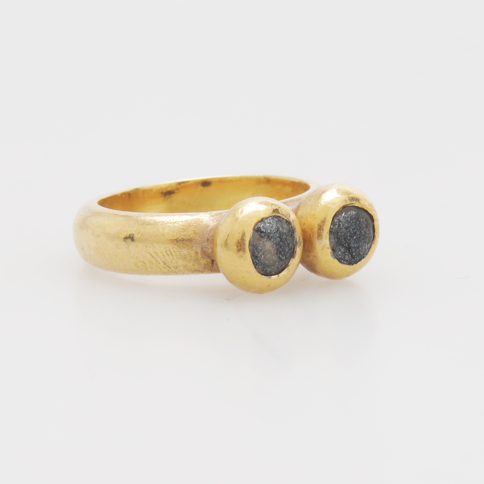 RING MED STENAR, guld 18K, totalvikt 10,6 gram.