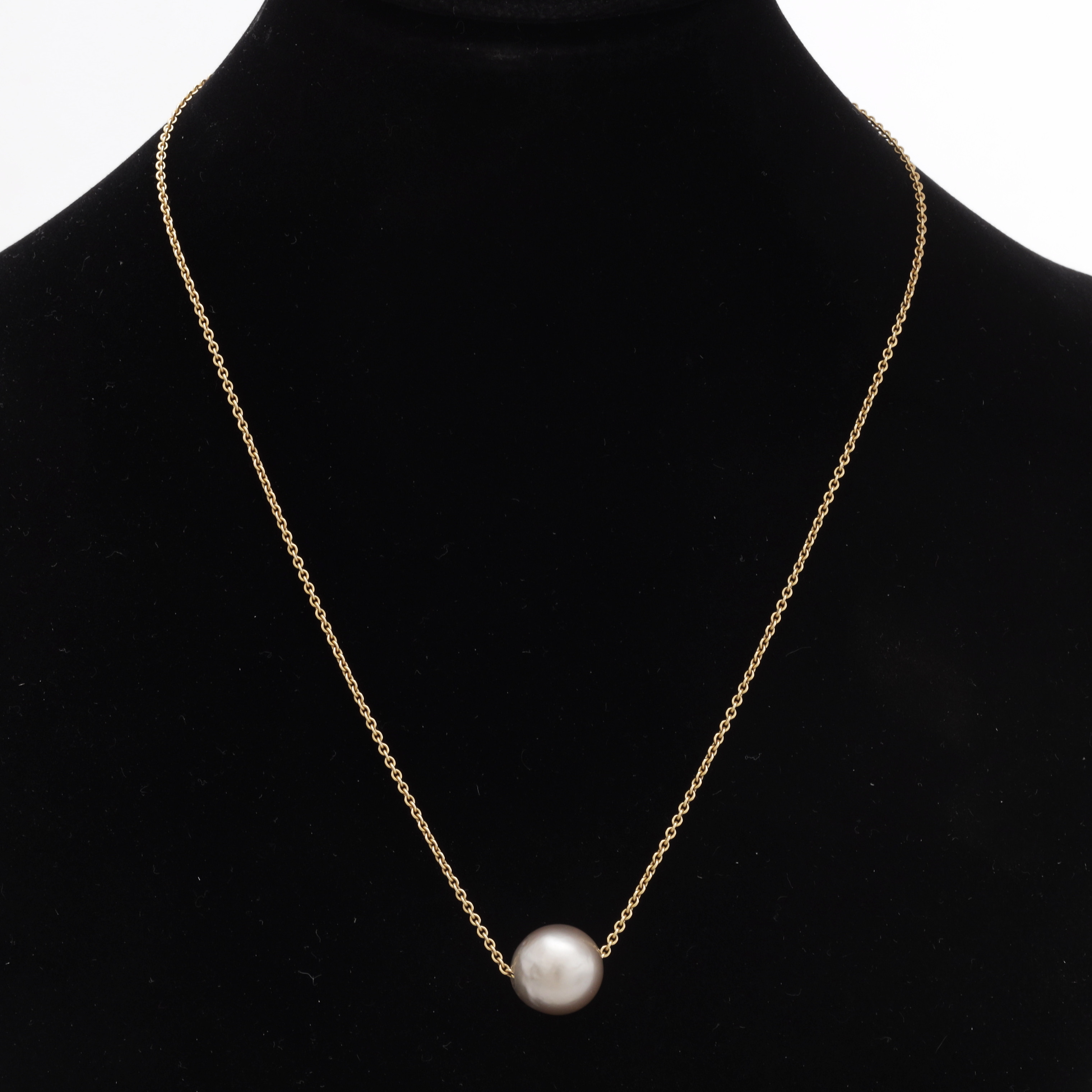 HALSBAND MED STOR PÄRLA, guld 18K, guldvikt 3,4 gram.