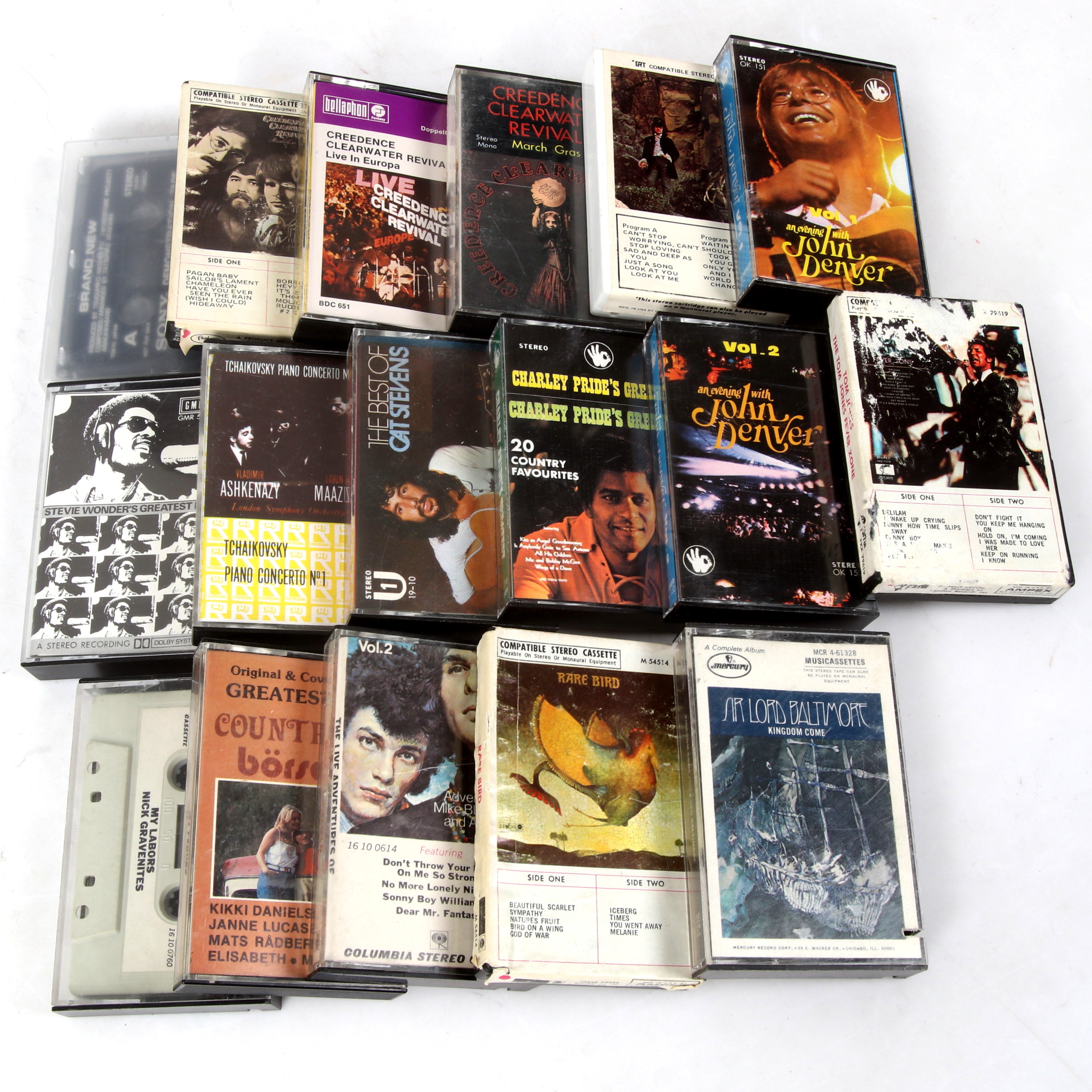 KASSETTBAND med VÄSKOR, 17 st, bl.a. Creedence Clearwater, Dave Mason, Sir Lord Baltimore, Rare Bird mfl.