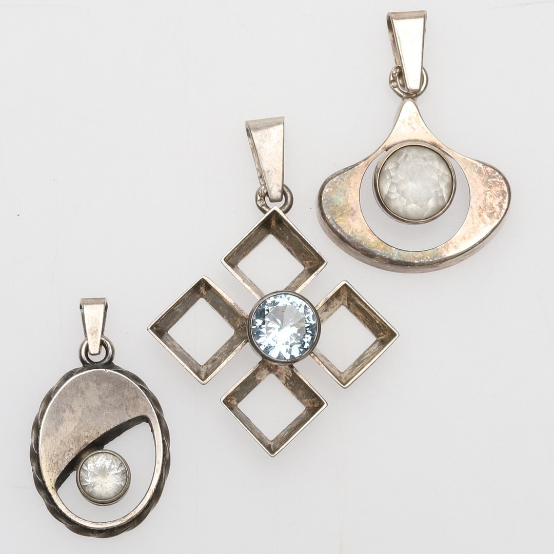 HÄNGEN. 3 st. Sterlingsilver. Kultasepät Salovaara & Karl Laine, Finland.