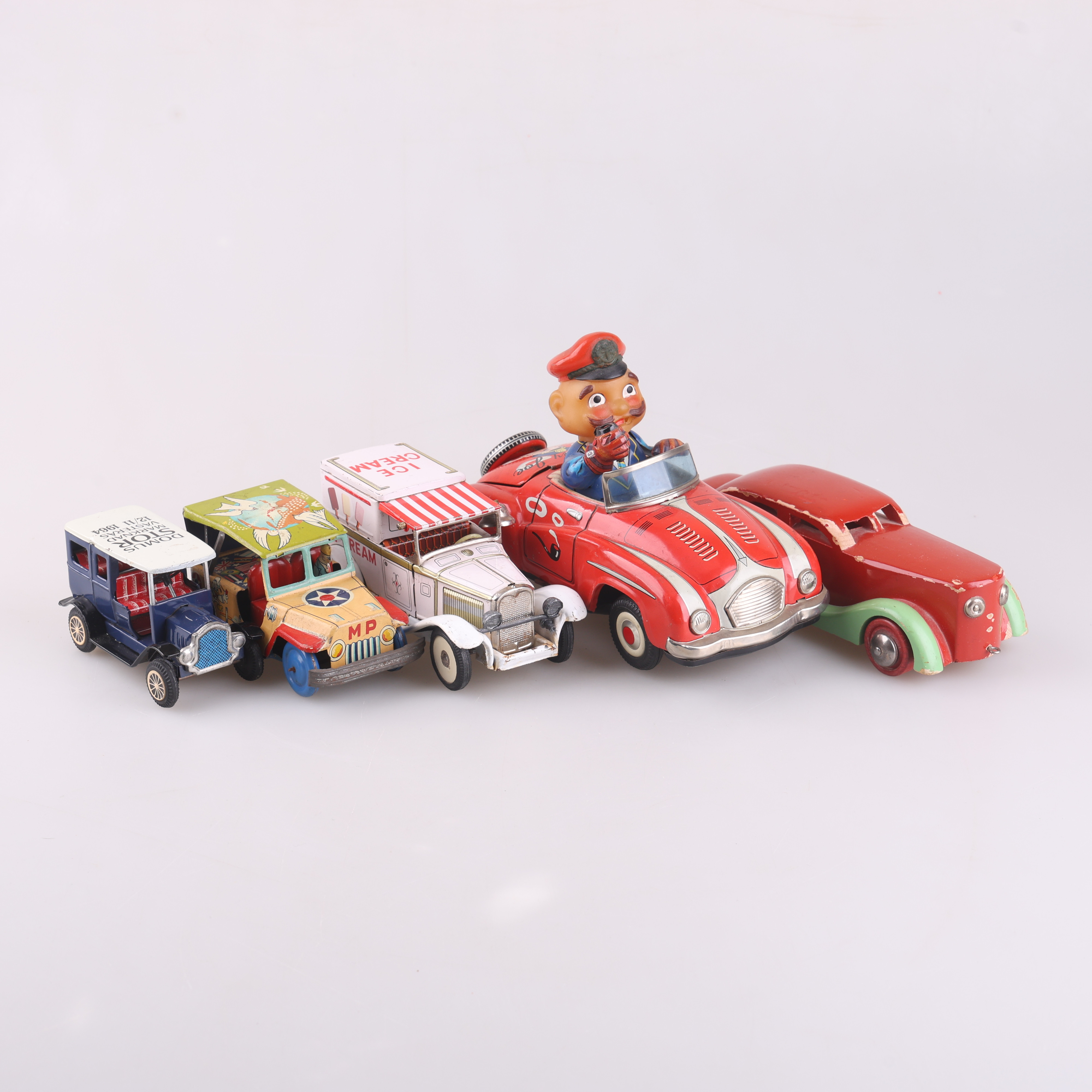 MODELLBILAR, 5 stycken, trä/metall.