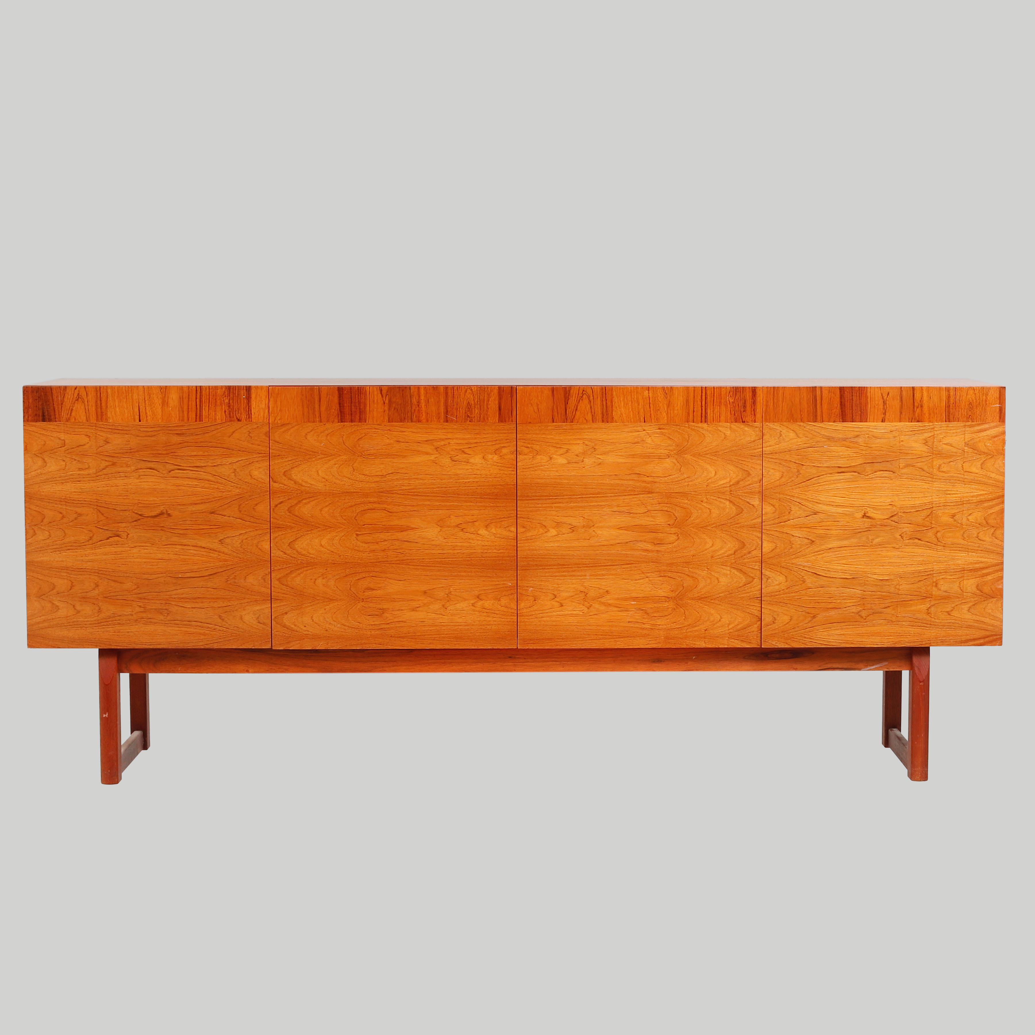 NILS JONSSON. Sideboard "Monaco", för Troeds, Bjärnum.