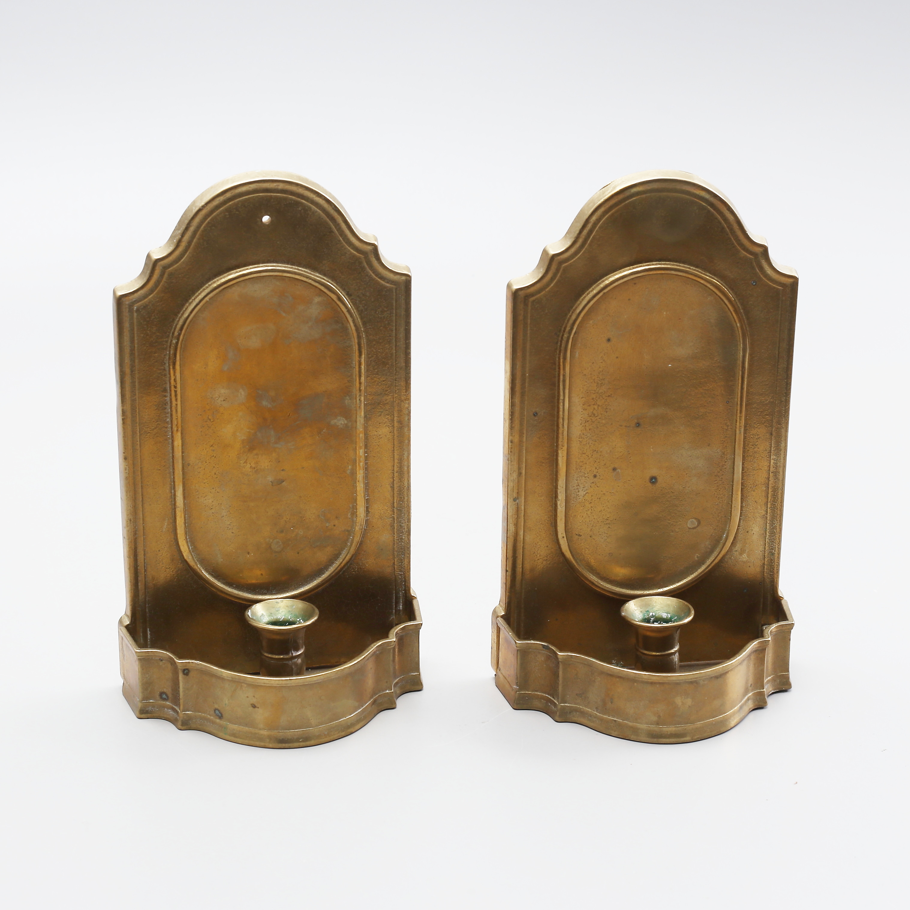 VÄGGLJUSSTAKAR, ett par, gulmetall, barockstil, samtida.