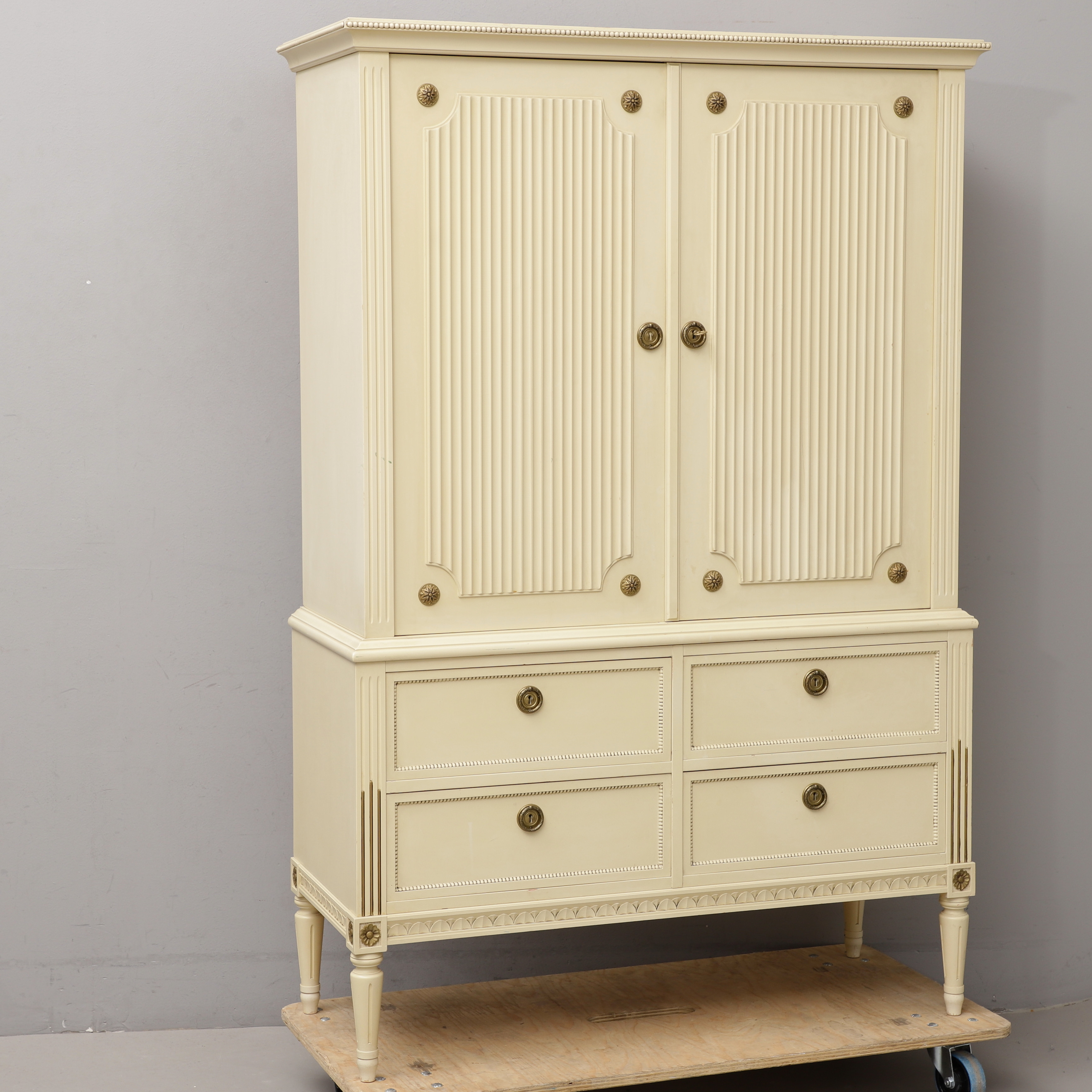 MATSALSSKÅP, gustaviansk stil, 1900-talets mitt.