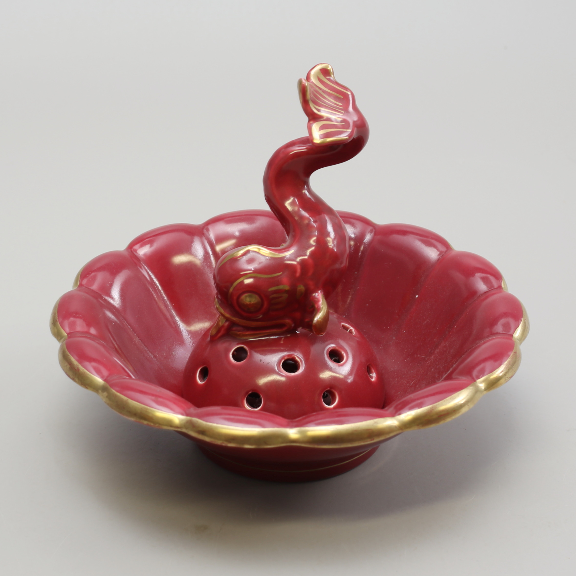 ARTHUR PERCY. Bordsuppsats, porslin, "Röd Rubin", Gefle.