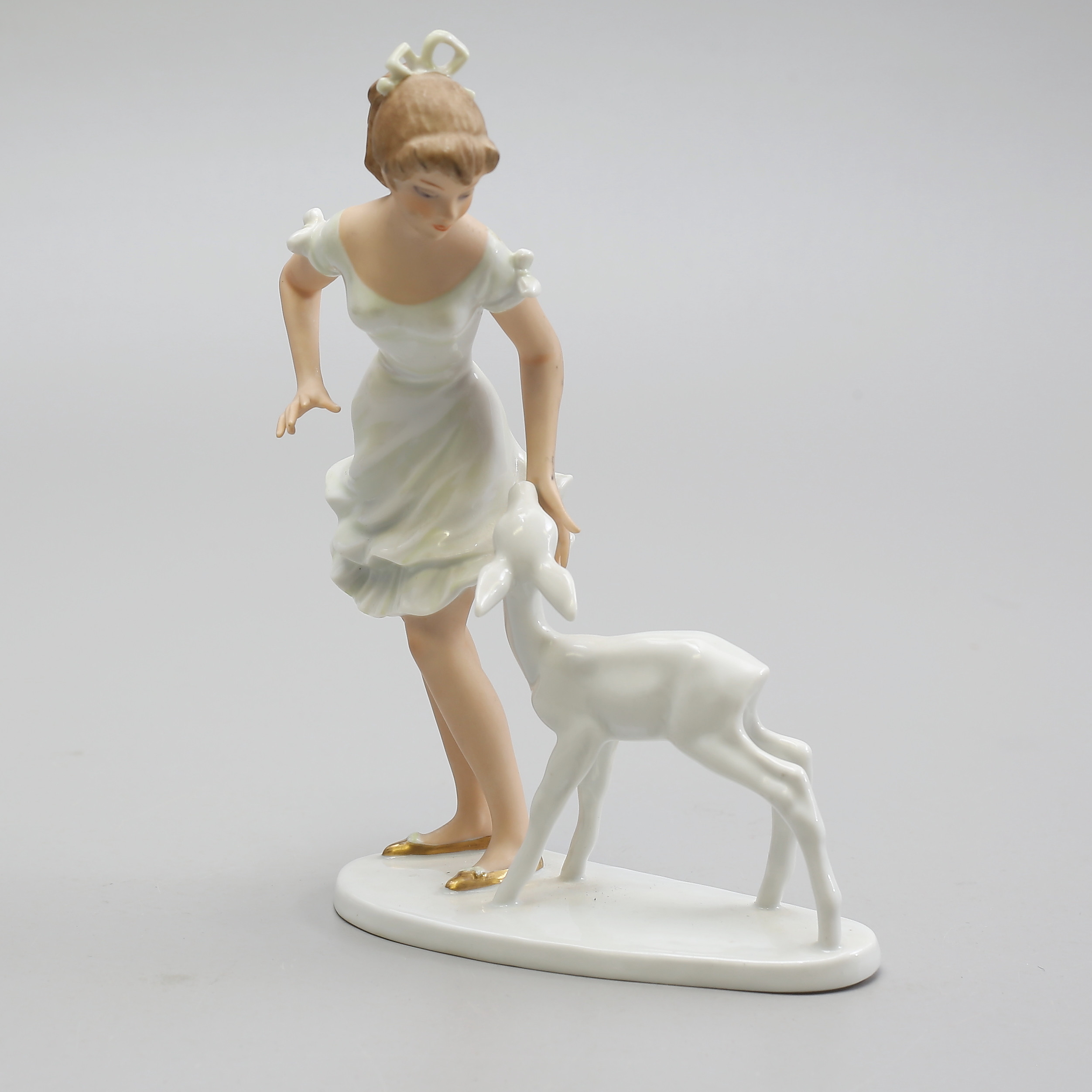 KARL STEINER. Figurin, kvinna med rådjur, Wallendorf, Tyskland.