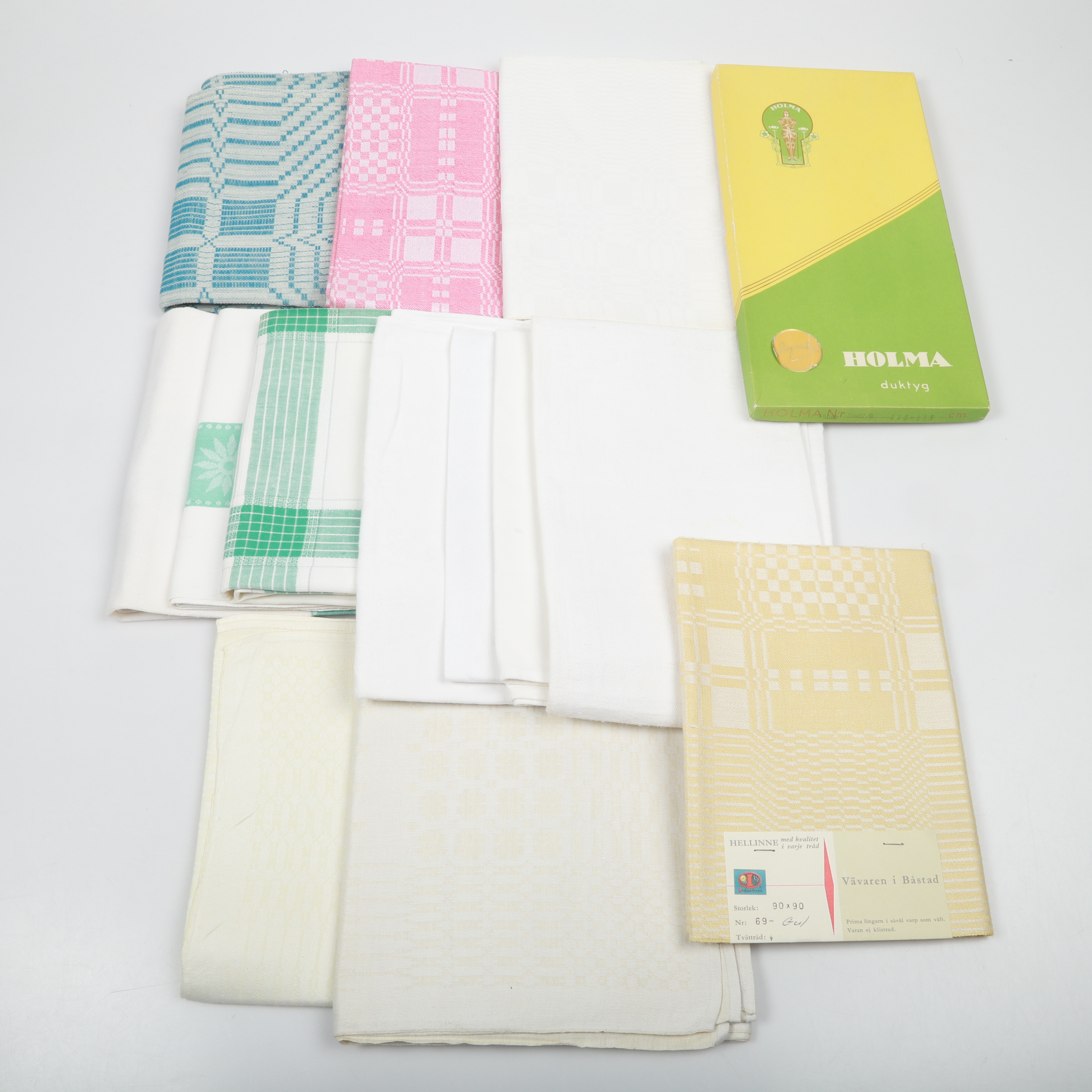 DUKAR M. M. , 14 stycken, mestadels linnedräll och -damast, bl. a. Vävaren i Båstad.