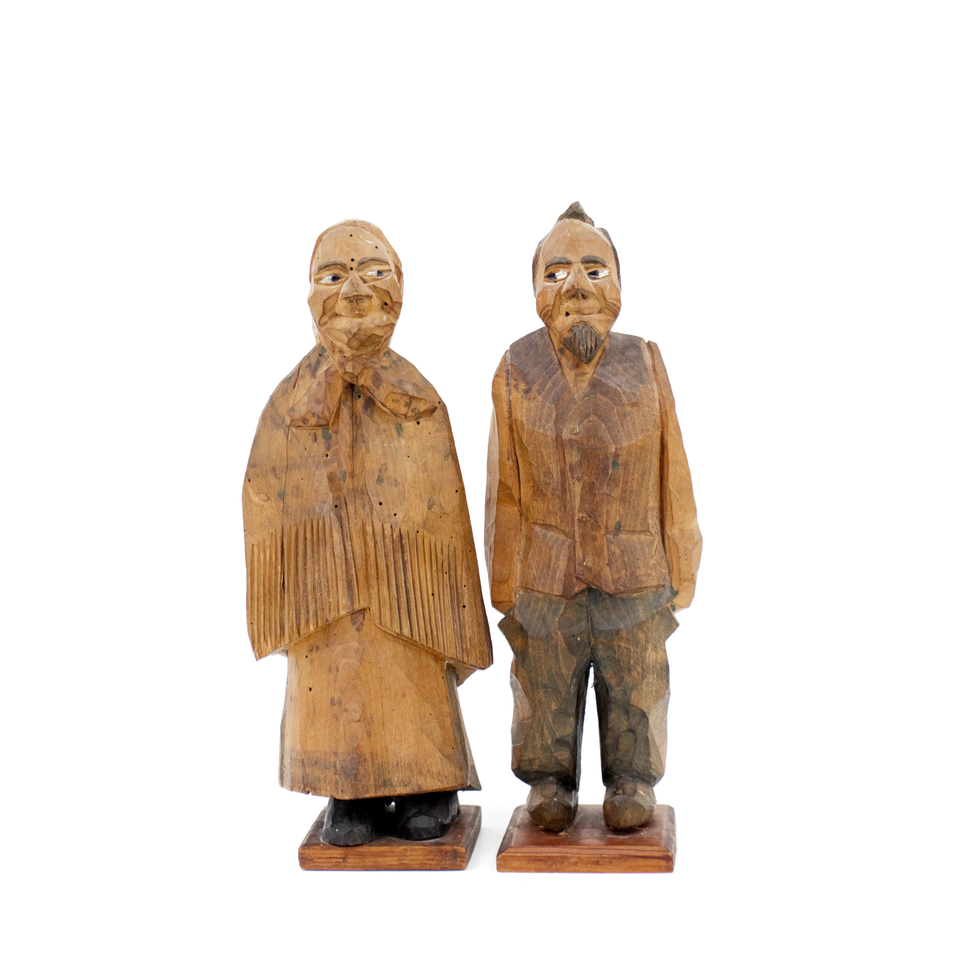 OIDENTIFIERAD KONSTNÄR. Skulpturer, 2 st, man och kvinna, snidat trä, otydlig signatur.
