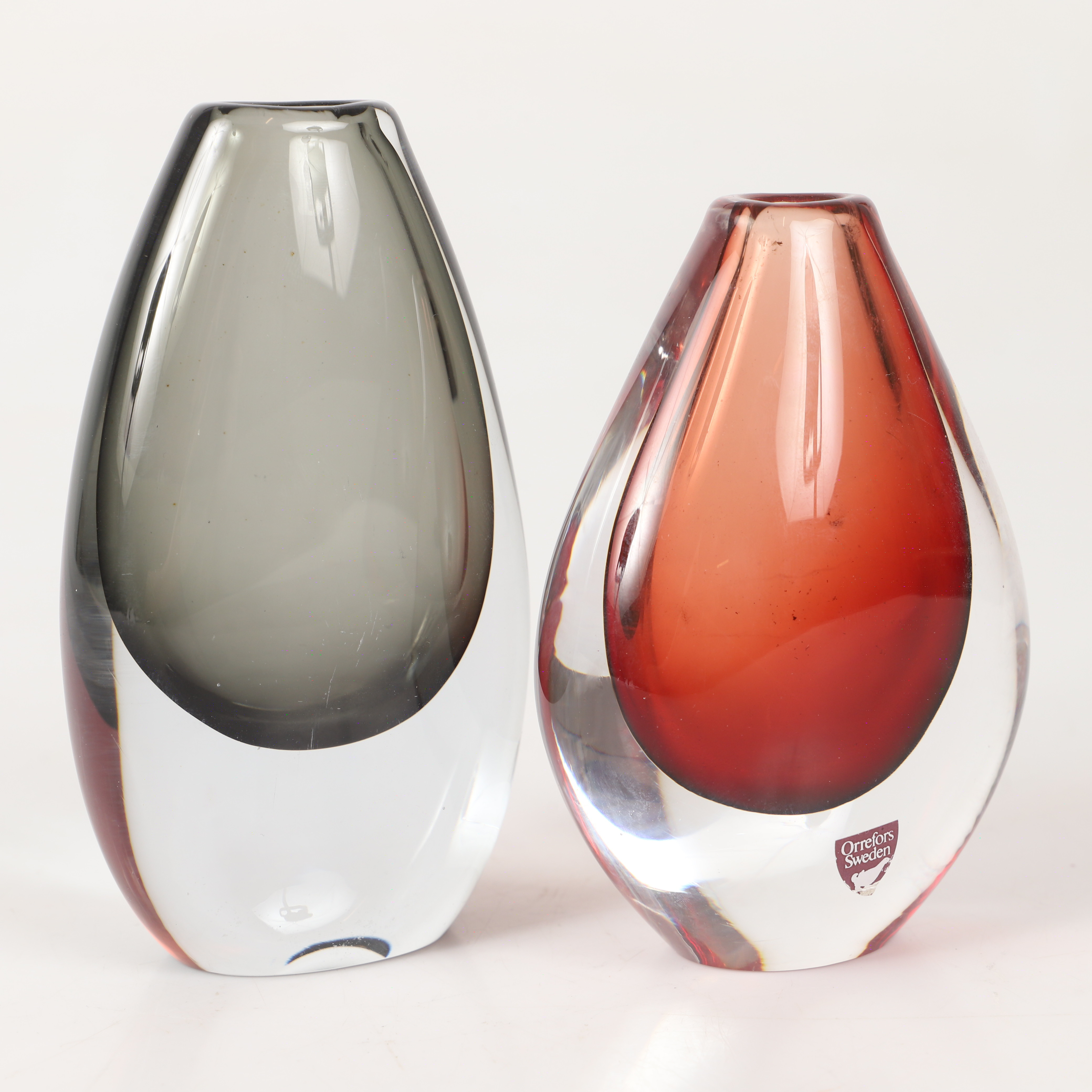 VASER,2 stycken, glas, Orrefors & Strömbergshyttan, signerade.