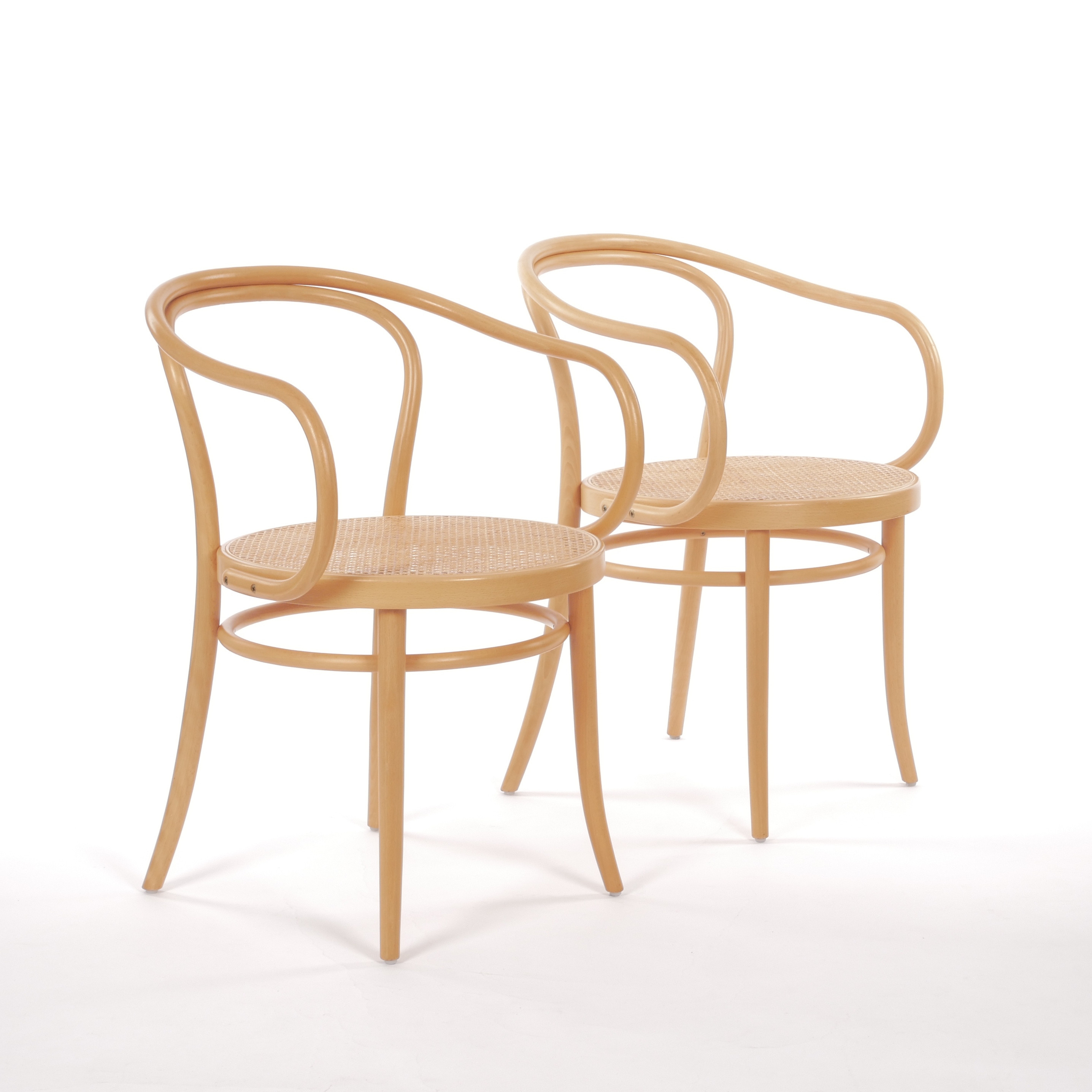 KARMSTOLAR, ett par, böjträ med rotting, natur, TON, 2000-tal.