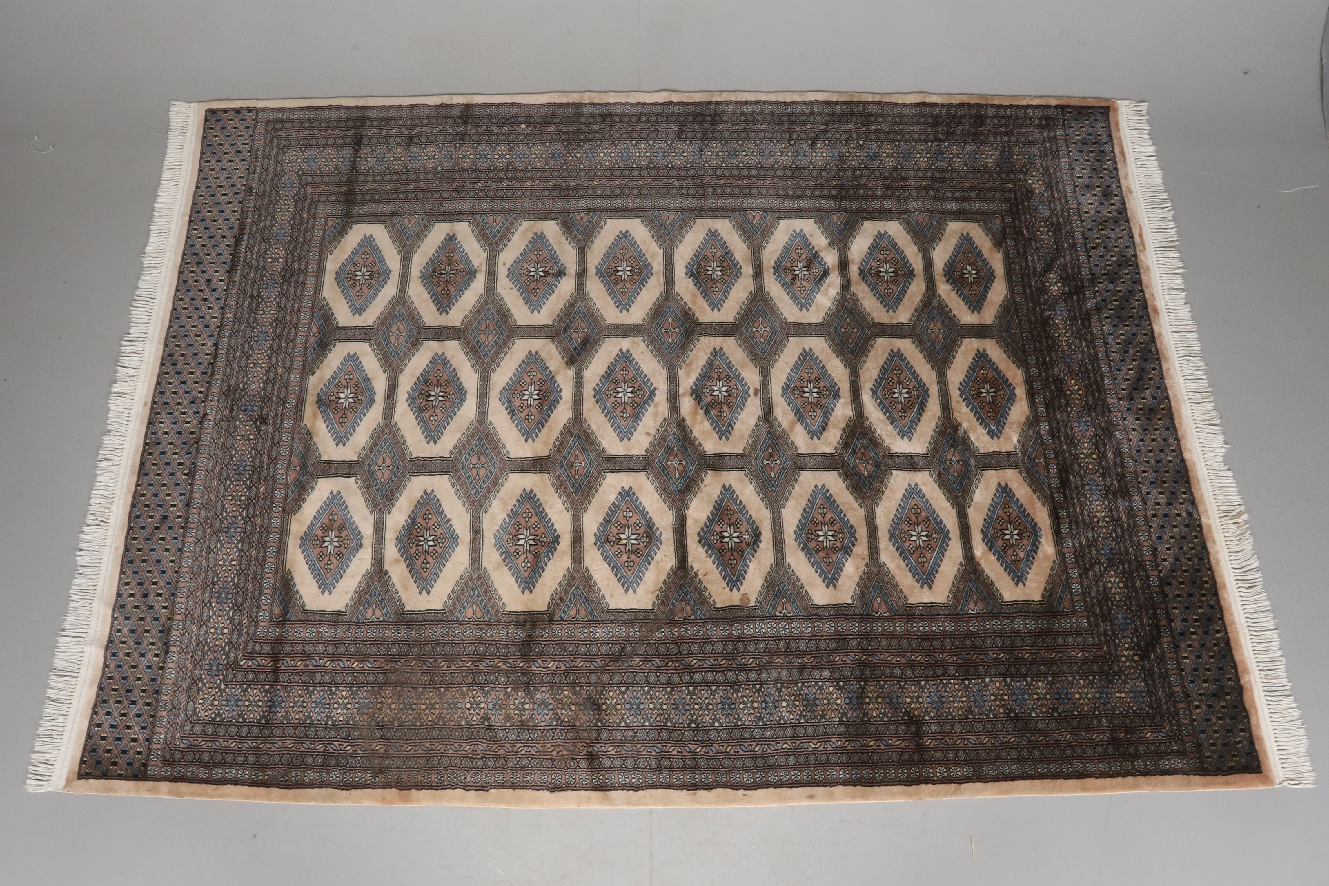 MATTA, Bochara, Pakistan, 260 x 187 cm.