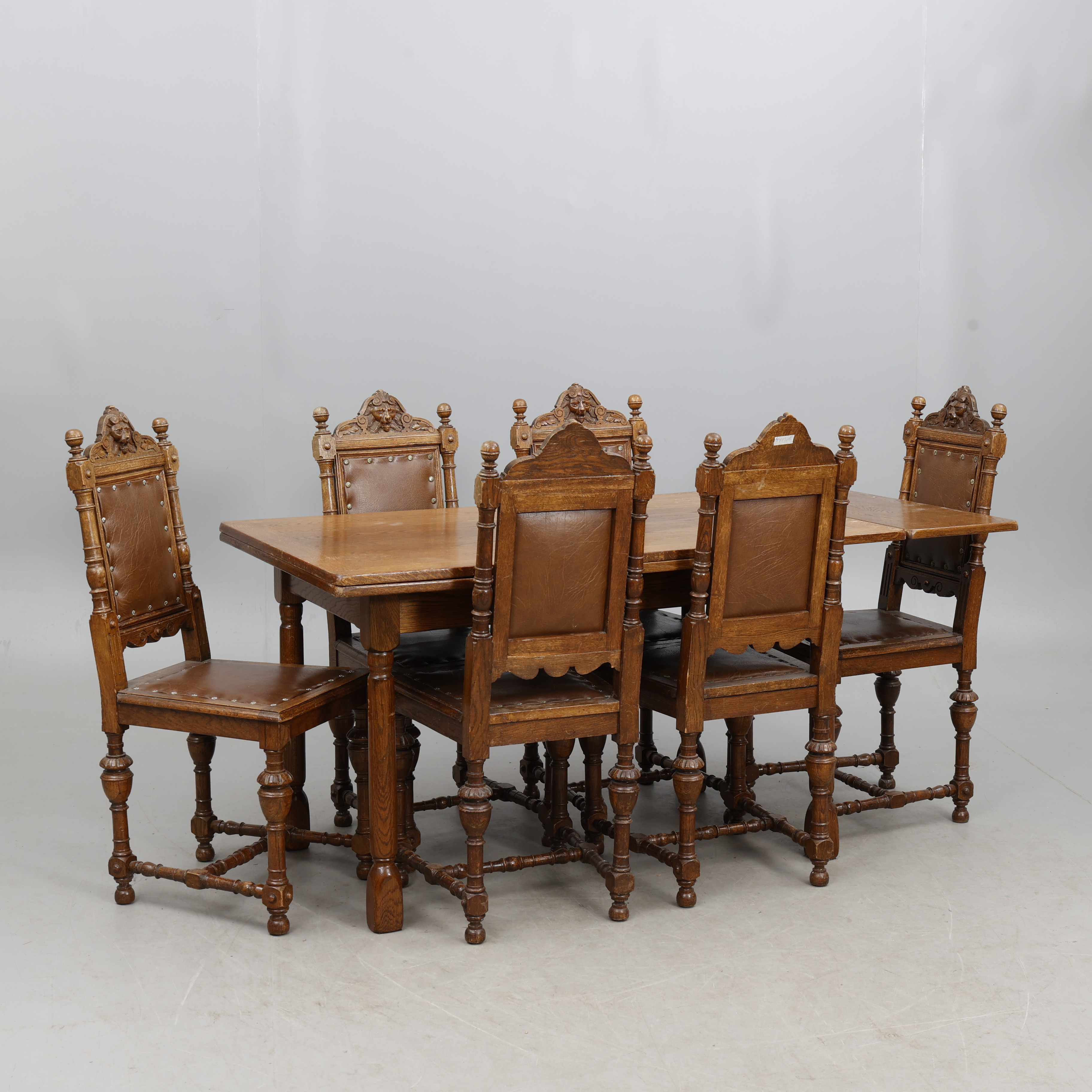 MATSALSGRUPP, 7 delar, ek, lejonmaskaroner, 18/1900-tal.