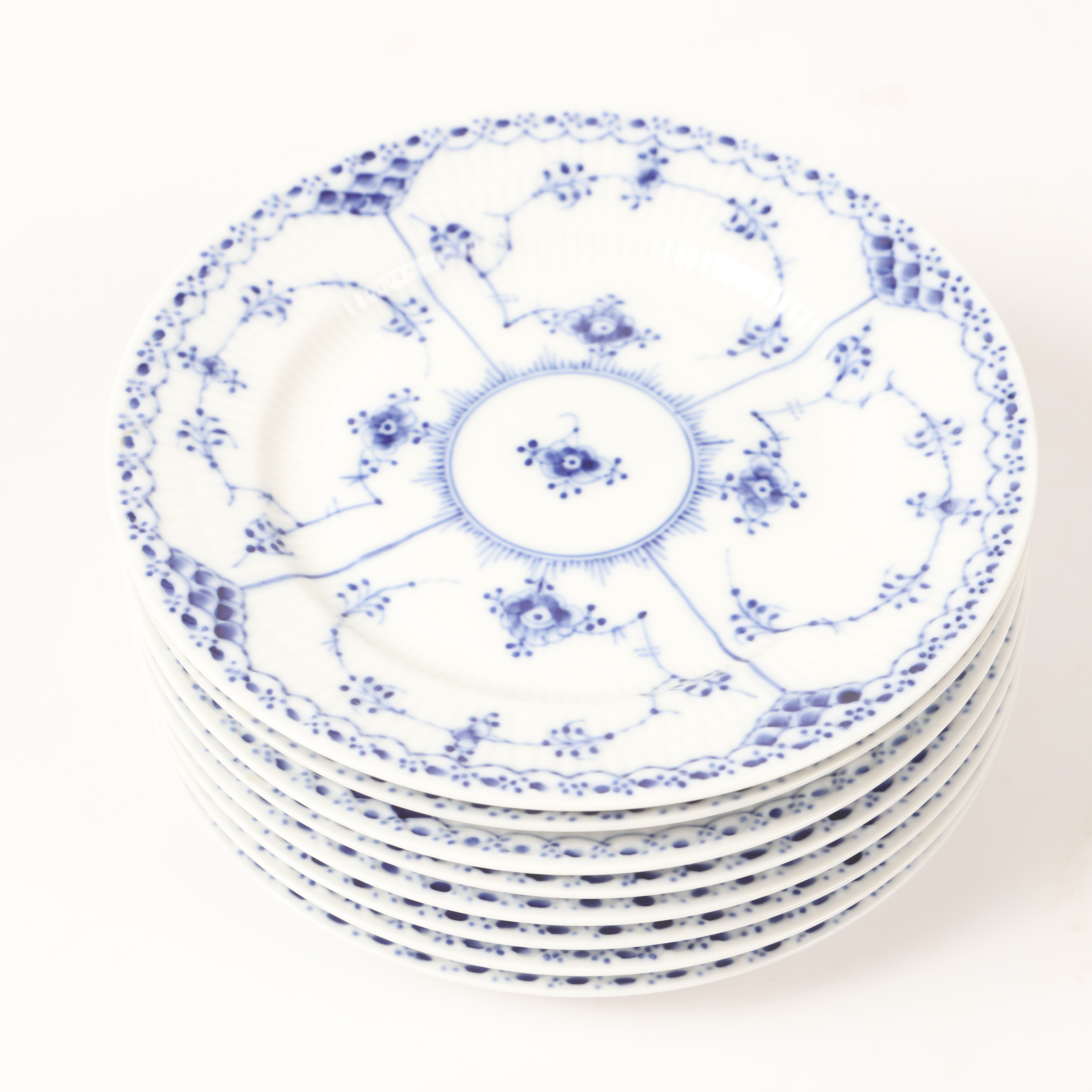 ASSIETTER, 8 stycken, "Musselmalet", porslin, Royal Copenhagen, Danmark.