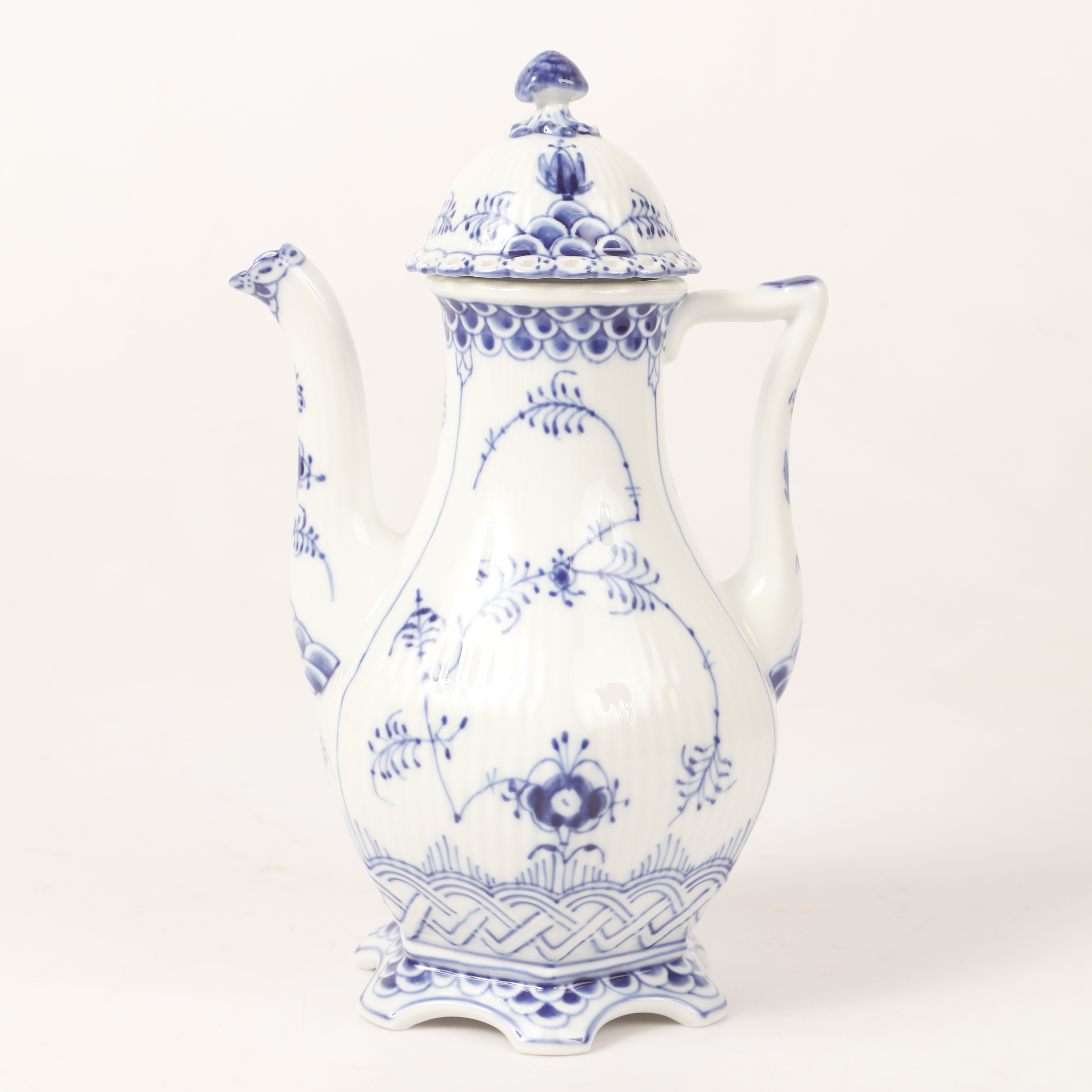 KAFFEKANNA, "Musselmalet", porslin, Royal Copenhagen, Danmark.