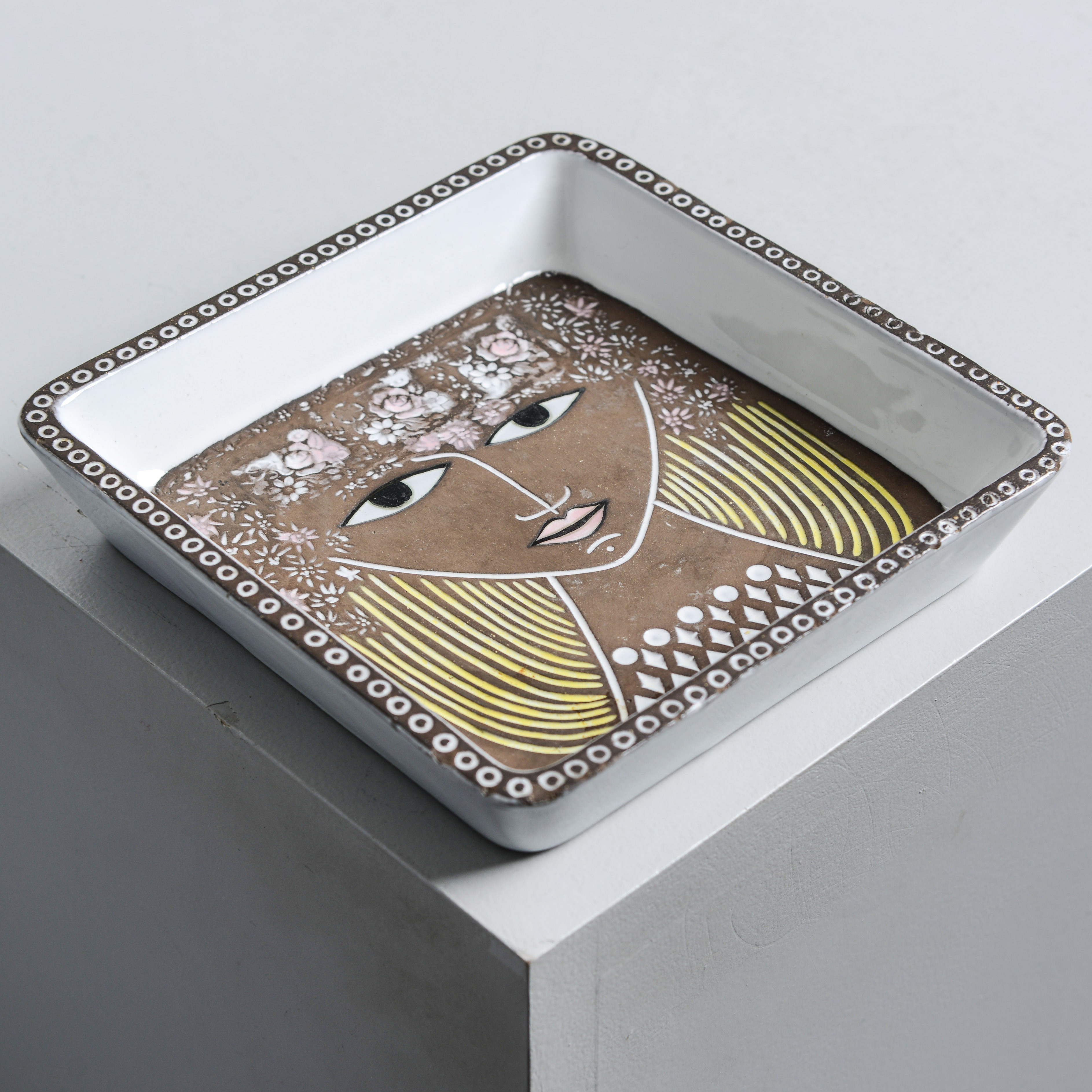 MARI SIMMULSON. Fat, för Åhlén & Holm. Upsala-Ekeby, 1960/70-tal.