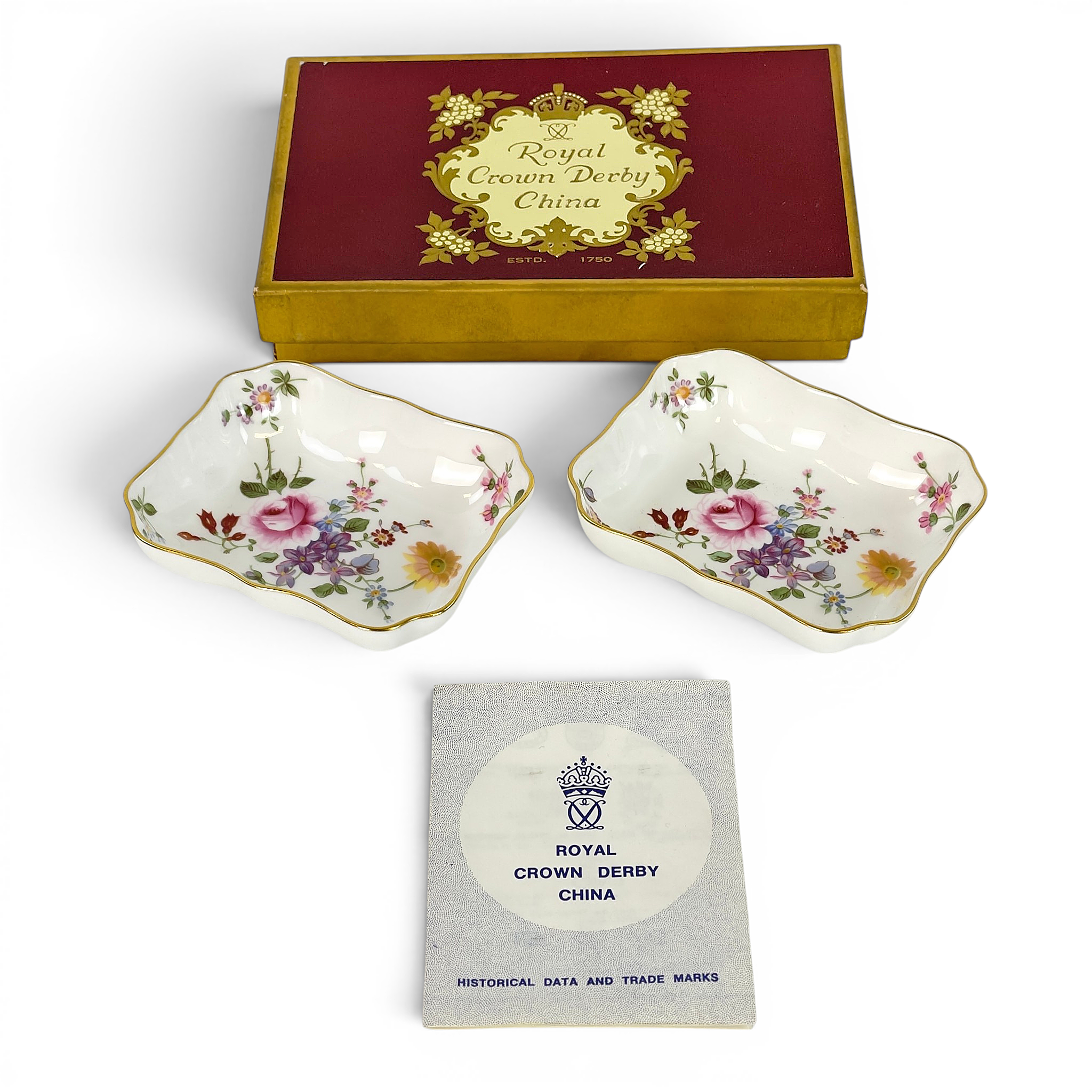 SKÅLFAT, 2 delar, benporslin, "Derby Posies", XXXI, Royal Crown Derby, England.