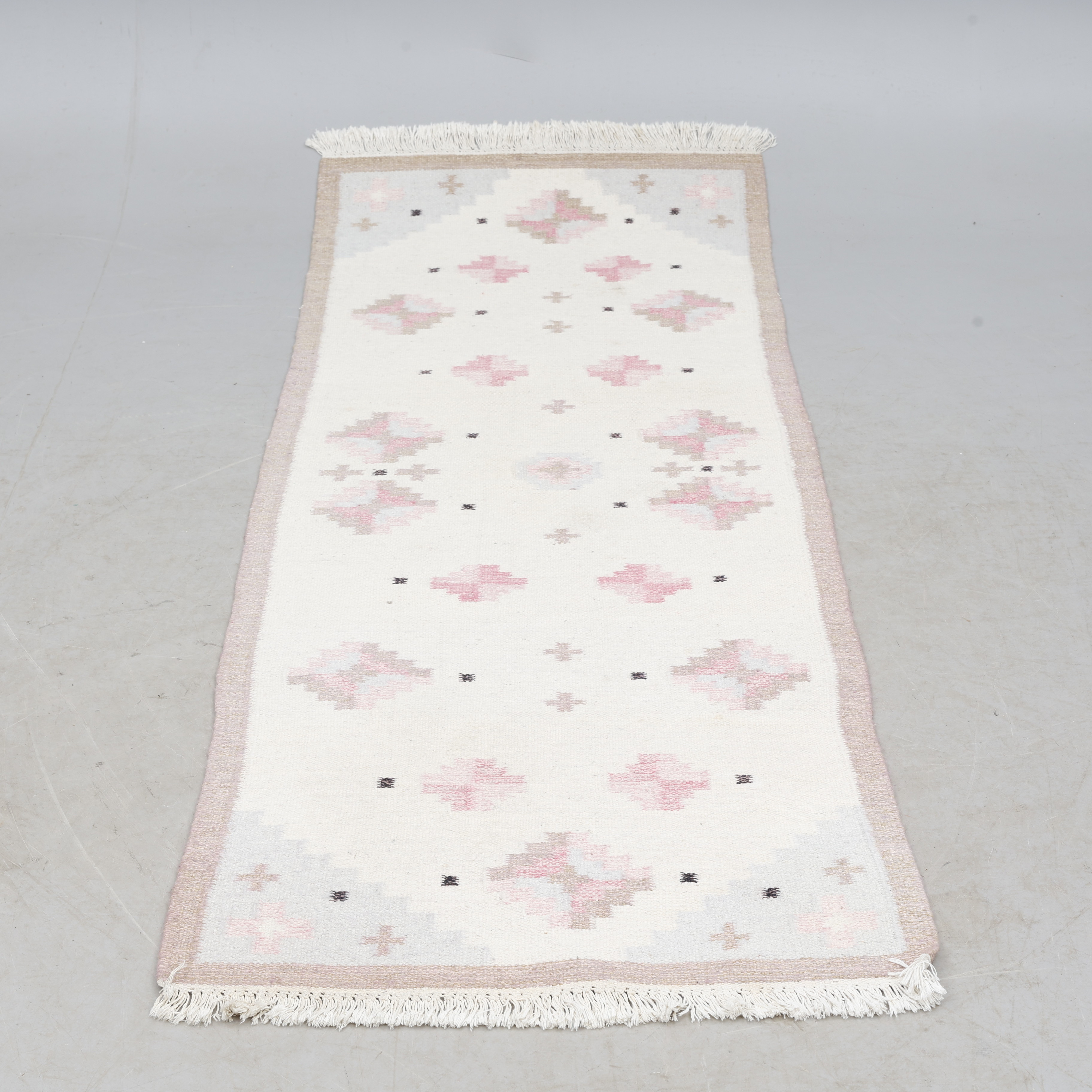 Matta, röllakan, osignerad, ca 240 cm x ca 85 cm.