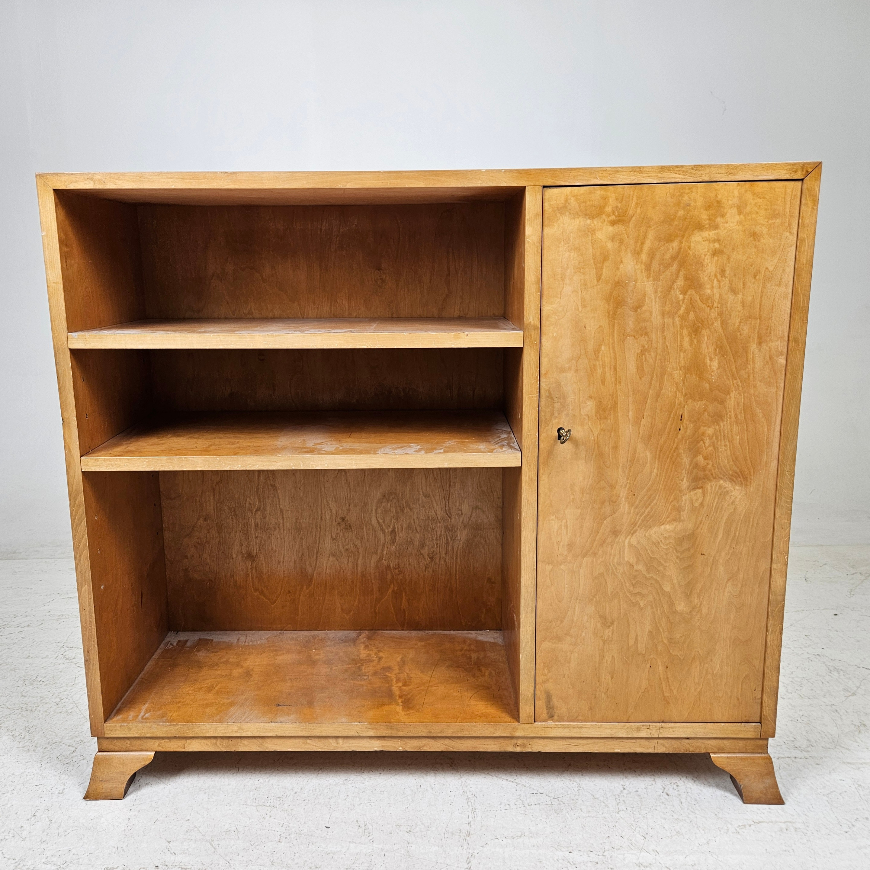 BOKHYLLA MED SKÅP, 1940-tal.