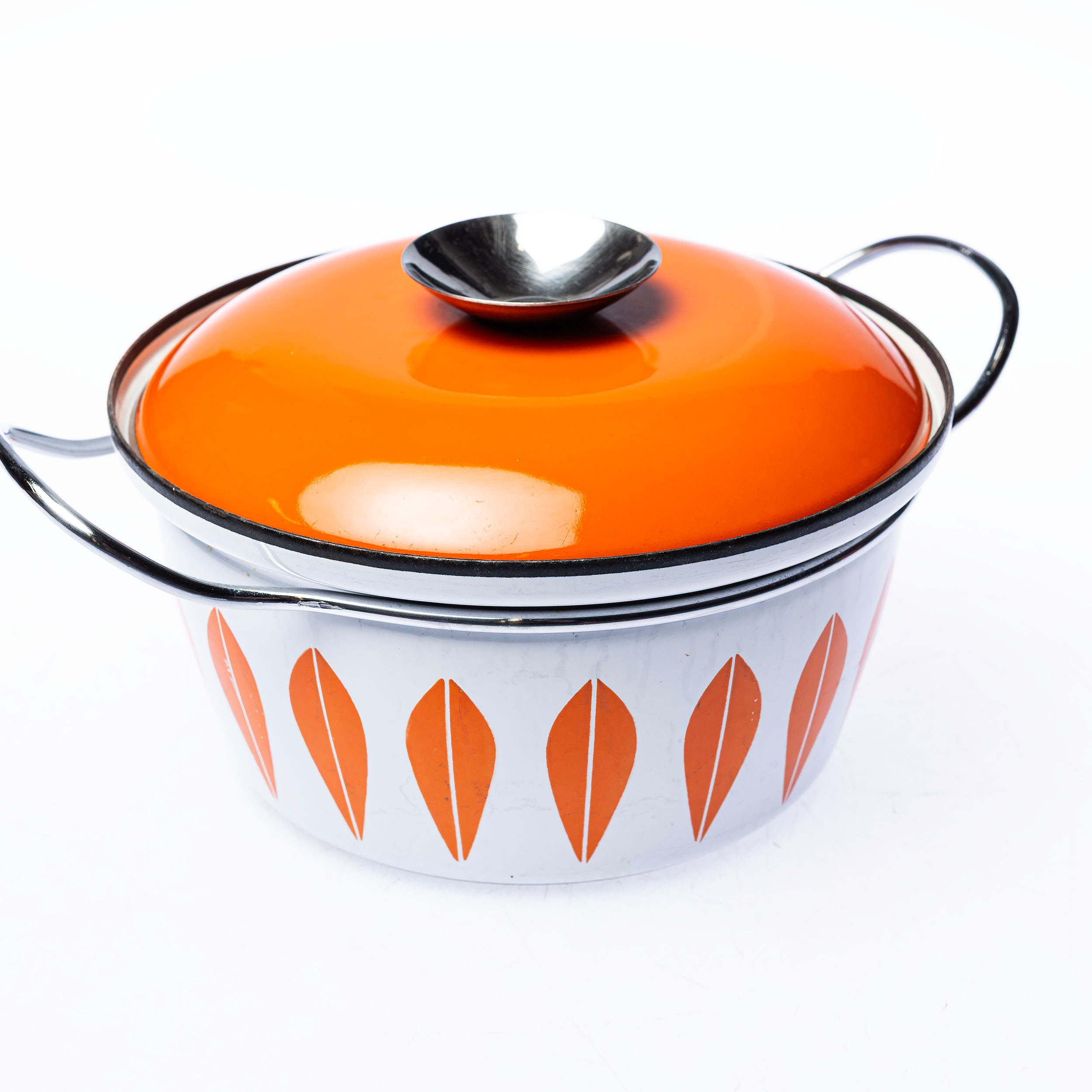 ARNE CLAUSEN. Emaljerat gryta, "Lotus", Cathrineholm.