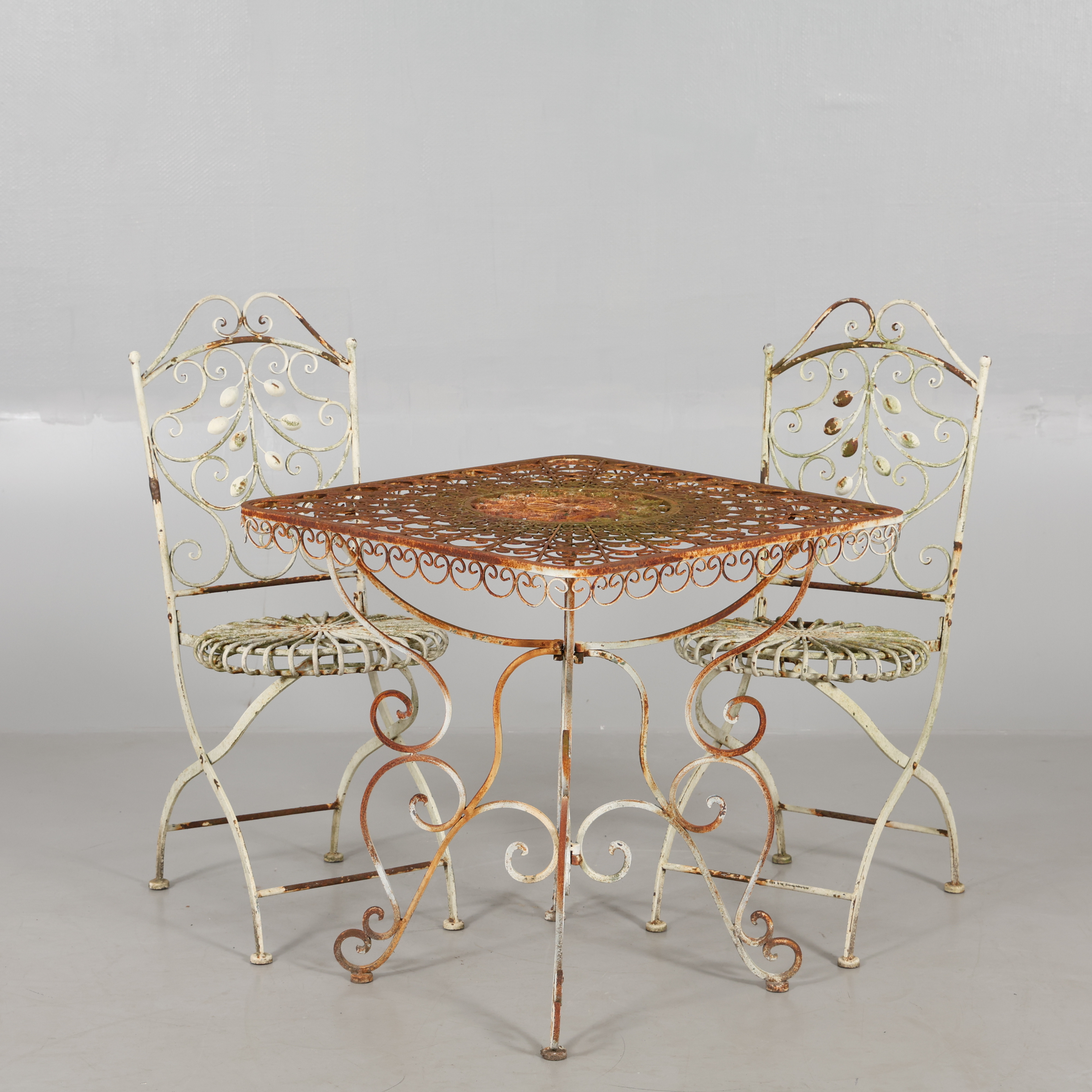 CAFEMÖBLER, 3 delar, metall.