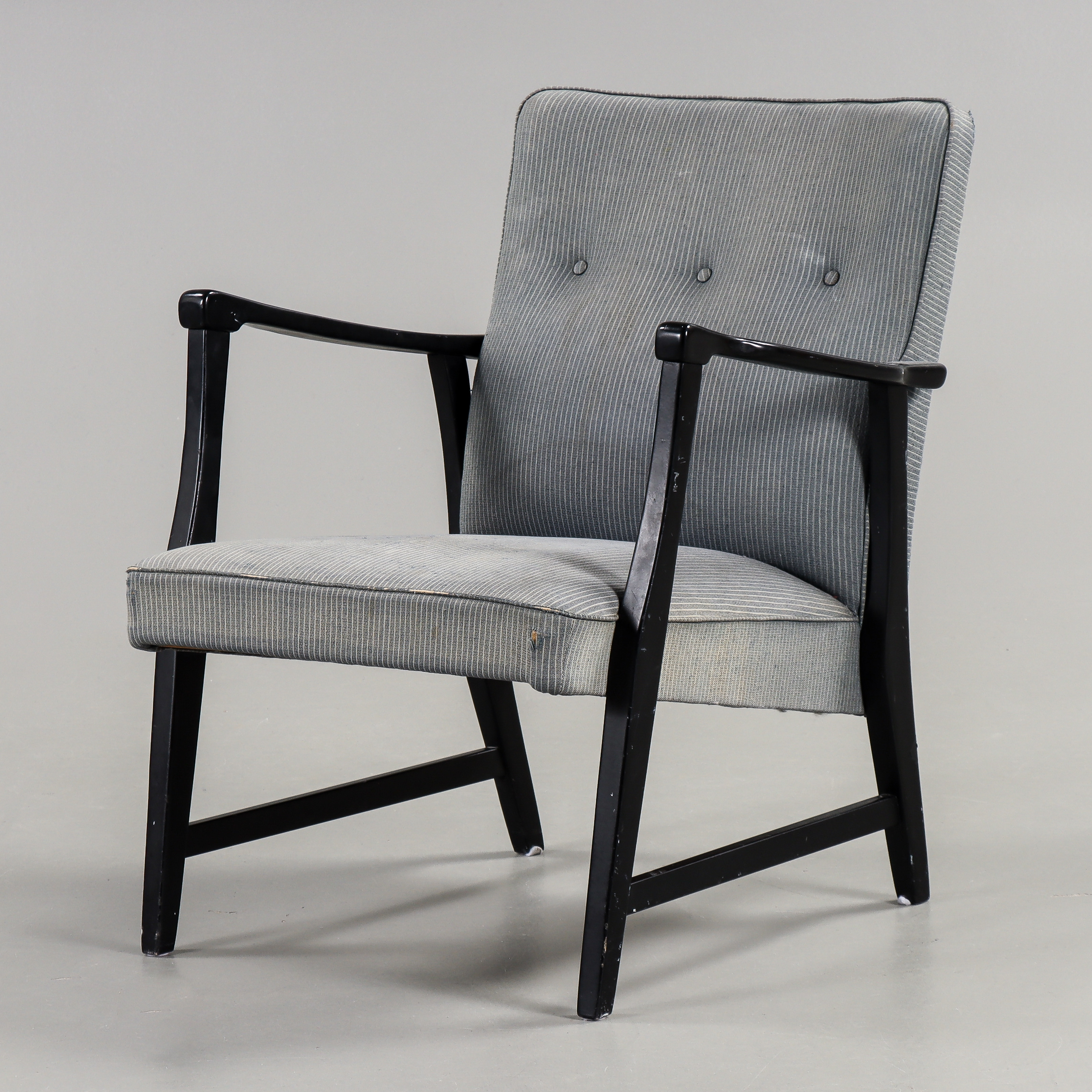 FÅTÖLJ Svärtad stomme, textilklädsel, AB Nordiska Kompaniet, 1900-talets mitt.