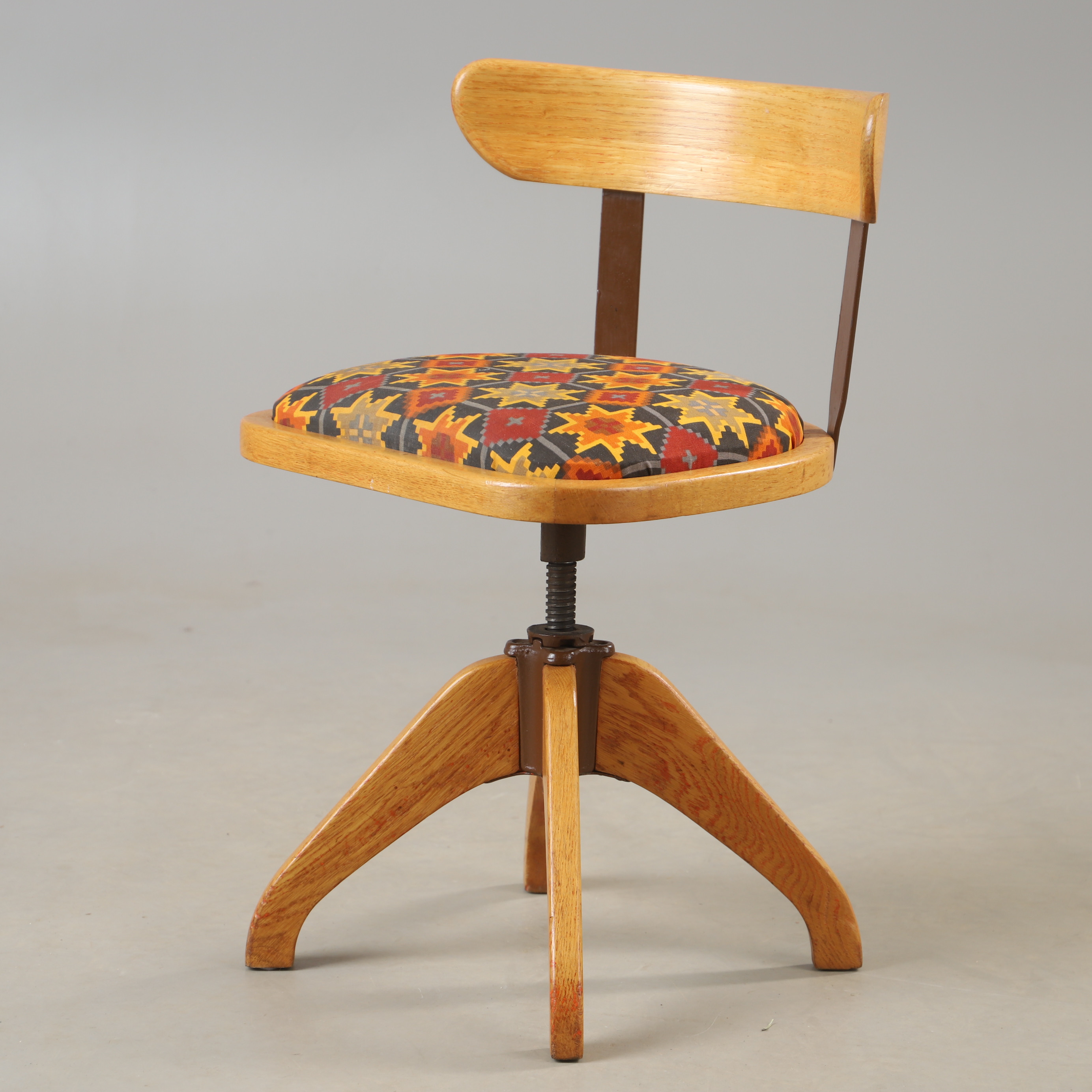 SNURRSTOL, ek, 1900-talets första hälft.