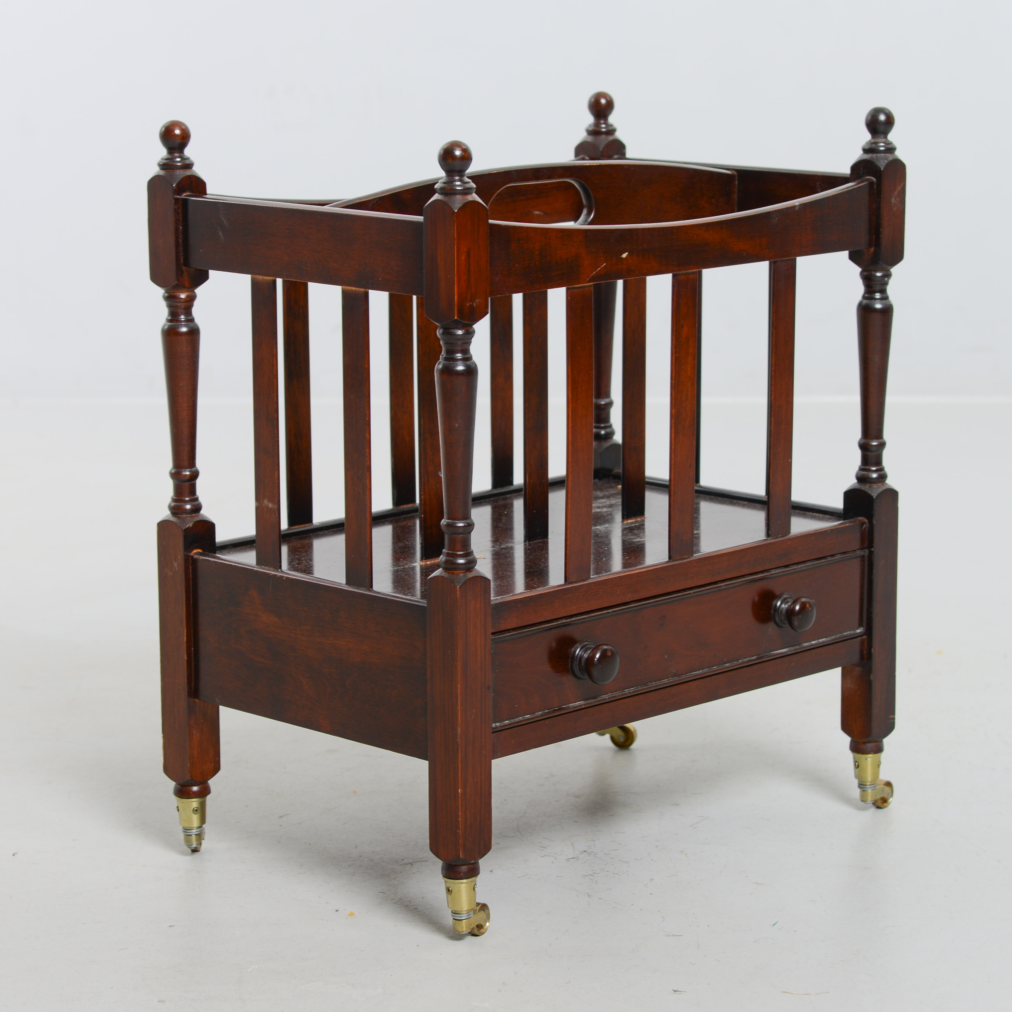 TIDNINGSSTÄLL, på hjul, 1900-talets andra del.