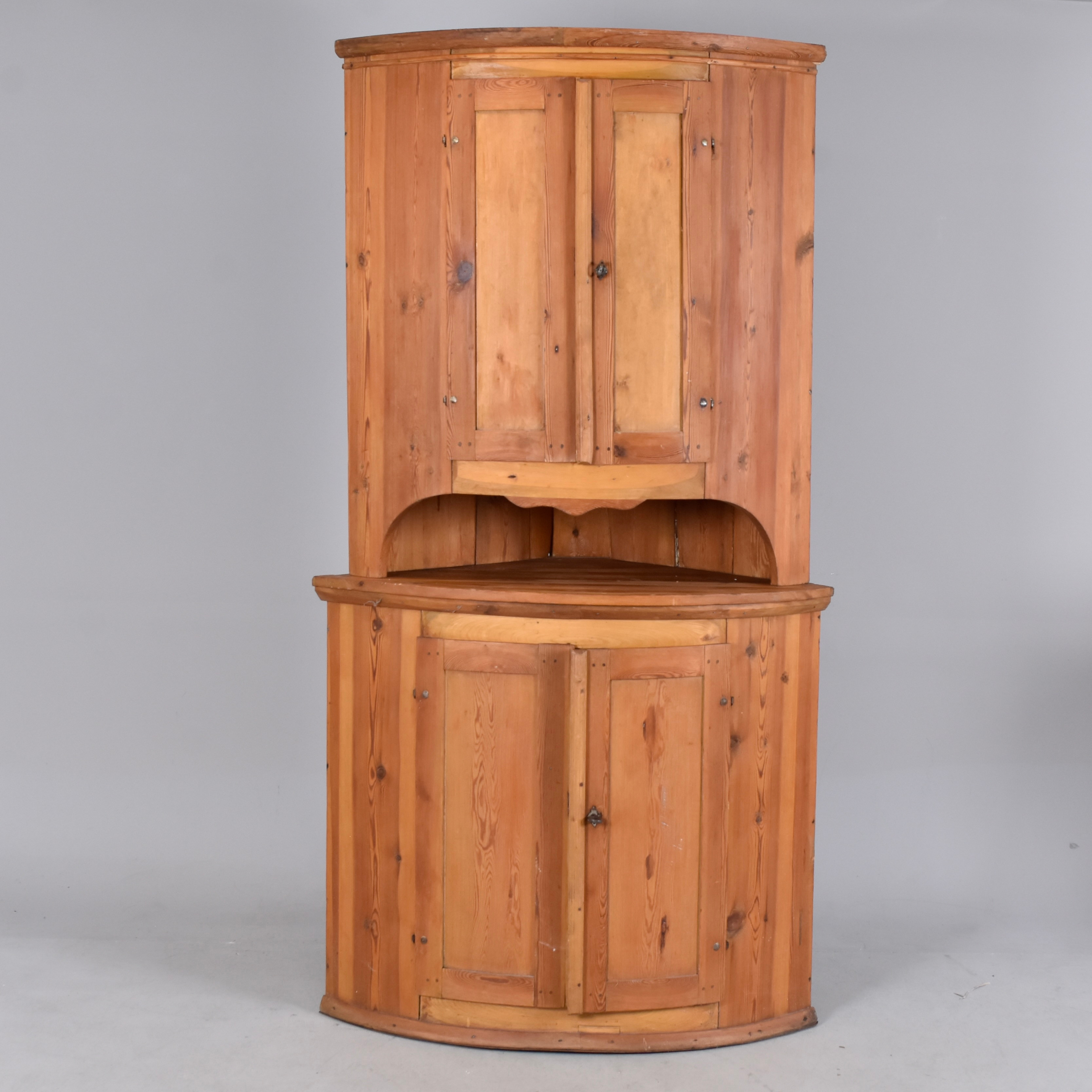 HÖRNSKÅP, allmoge, furu, 1800 talets första del.