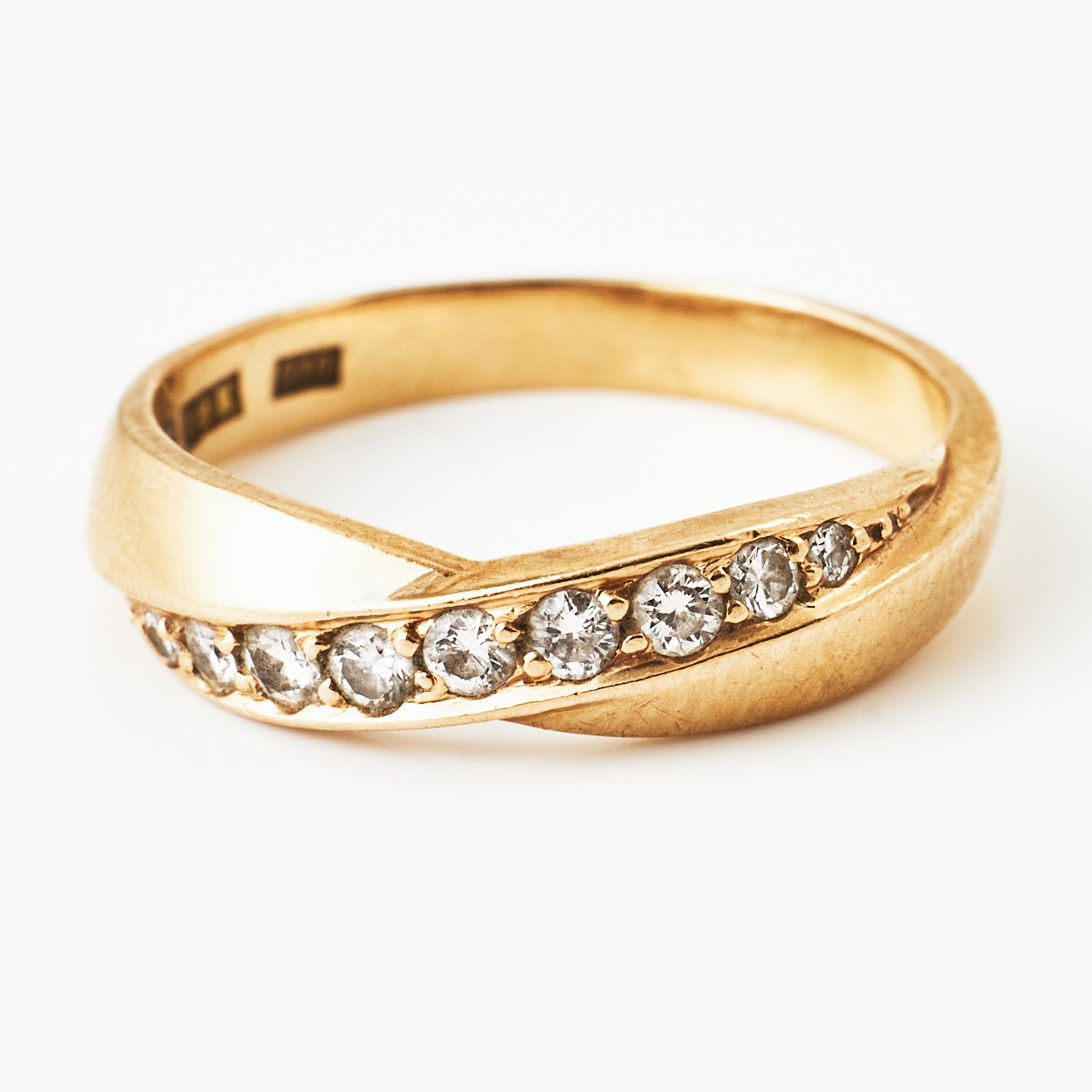 RING, 18 k guld, 9 briljanter totalt ca 0,21 ct, Heribert Engelbert, Stockholm 1988.