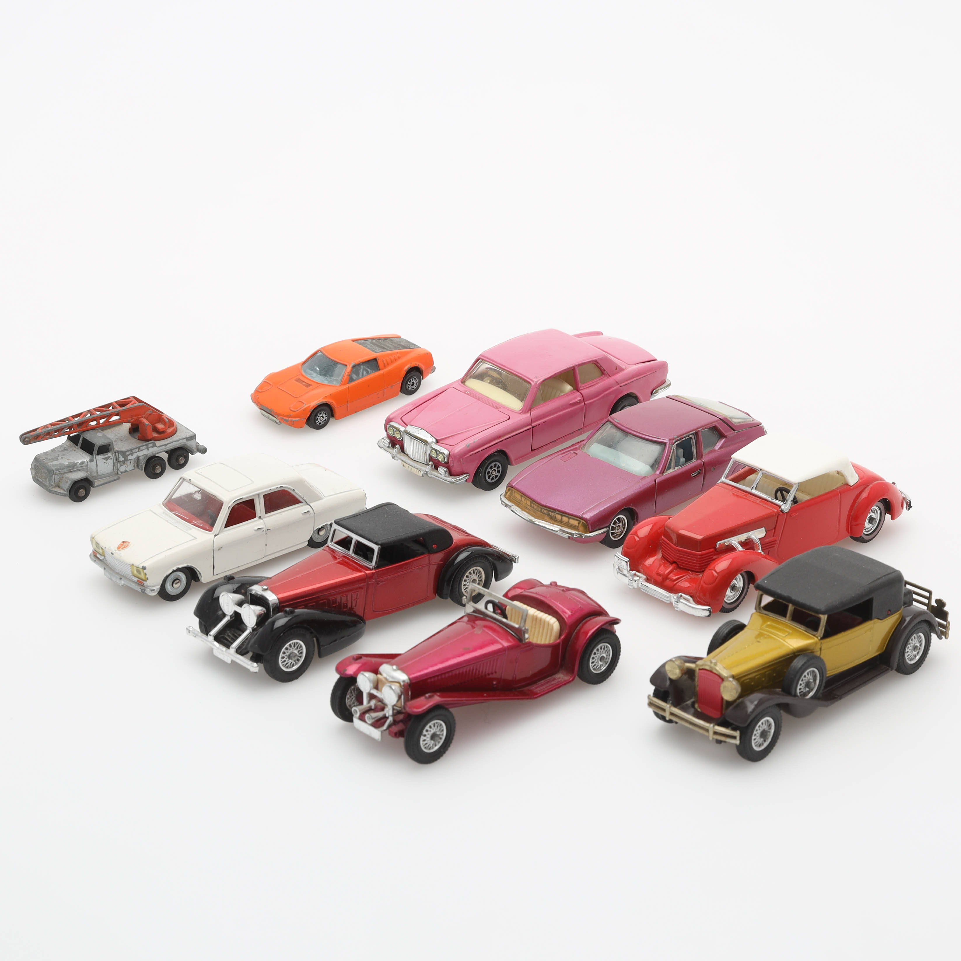 MODELLBILAR, 9 st, plåt, Lesney, Dinkey toys, Corgi toys.