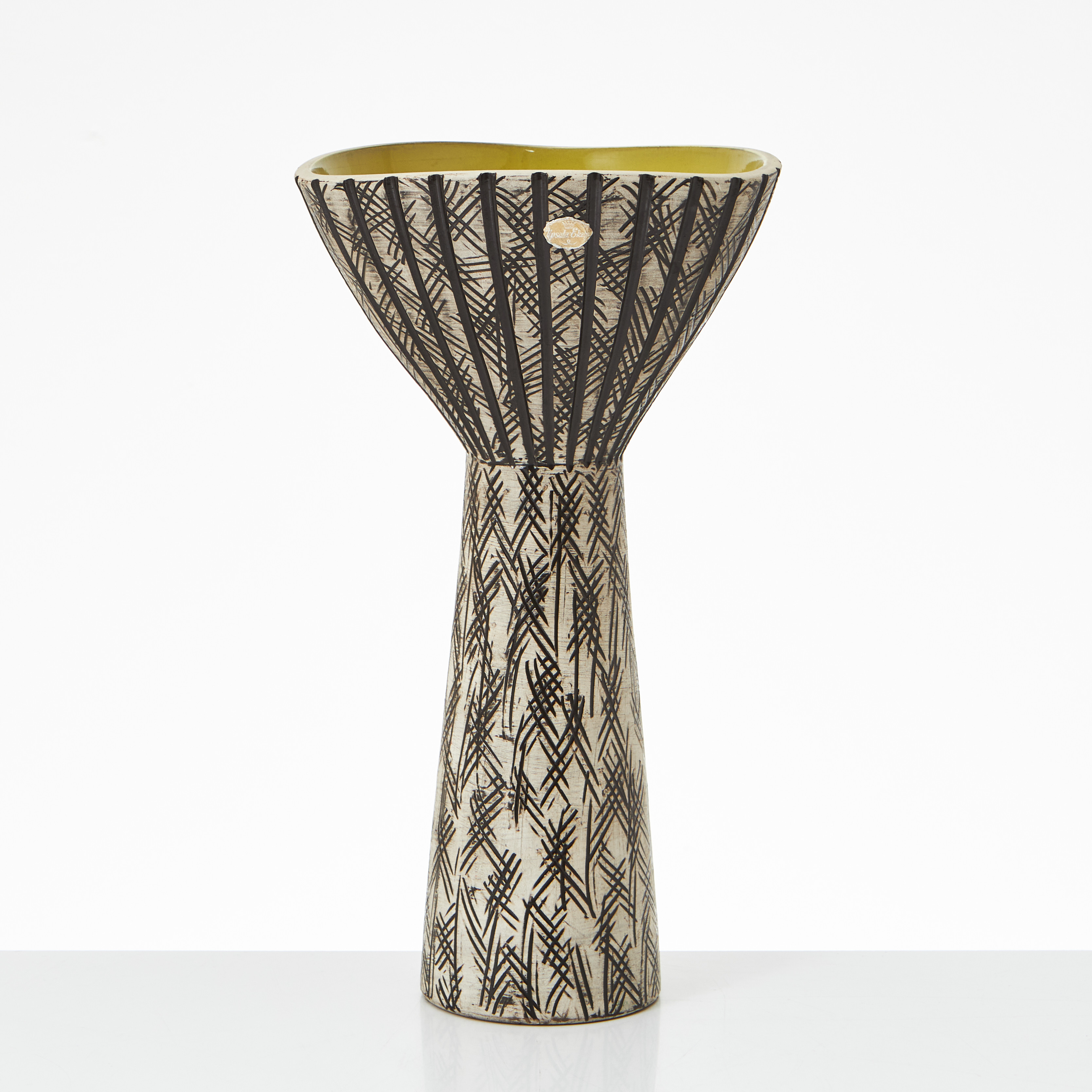 MARI SIMMULSON. (Sverige, 1911–2000). "Calypso", vas, keramik, 1950-tal, etikettmärkt, Upsala Ekeby.
