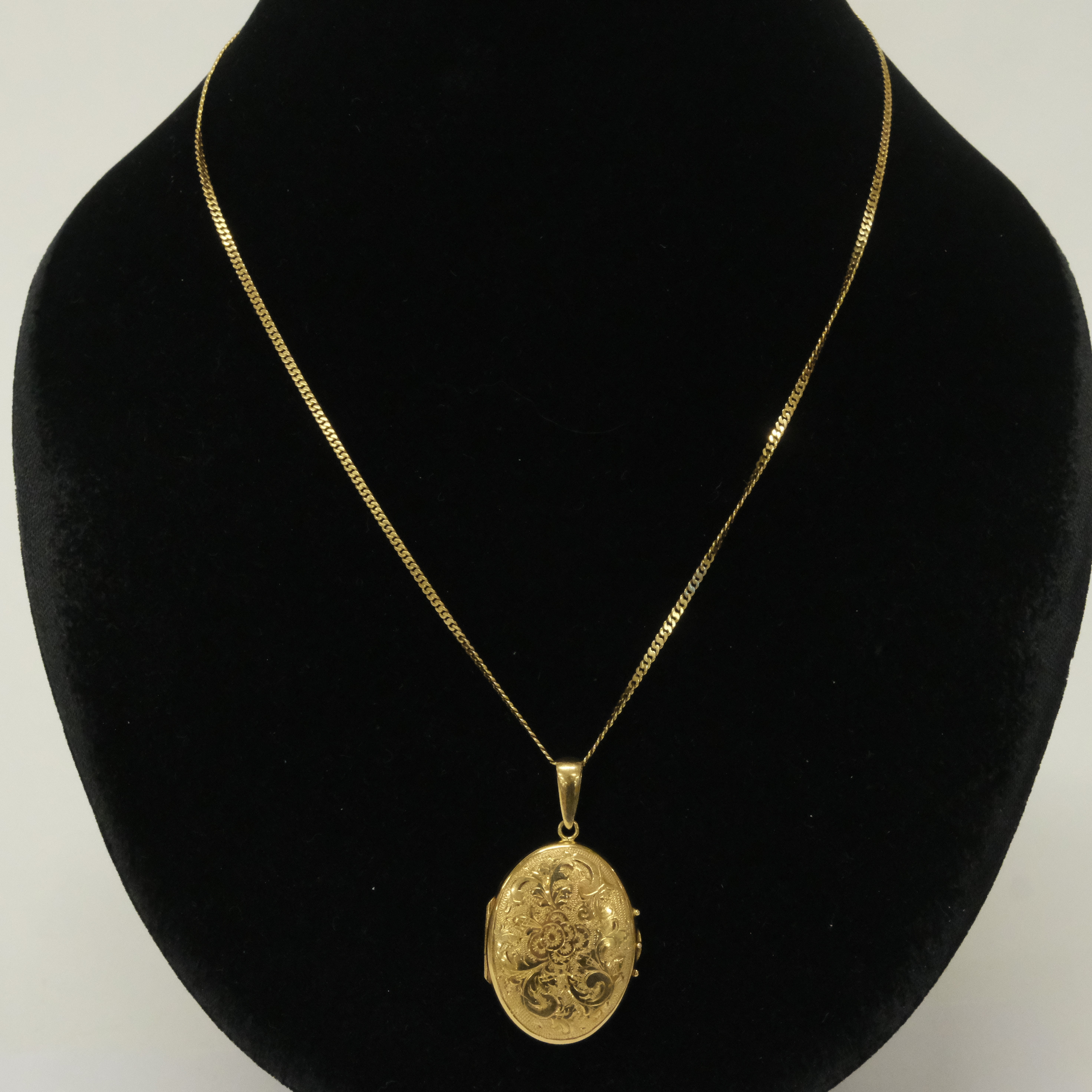 FOTOGÖMMA SAMT KEDJA, 18K GULD.