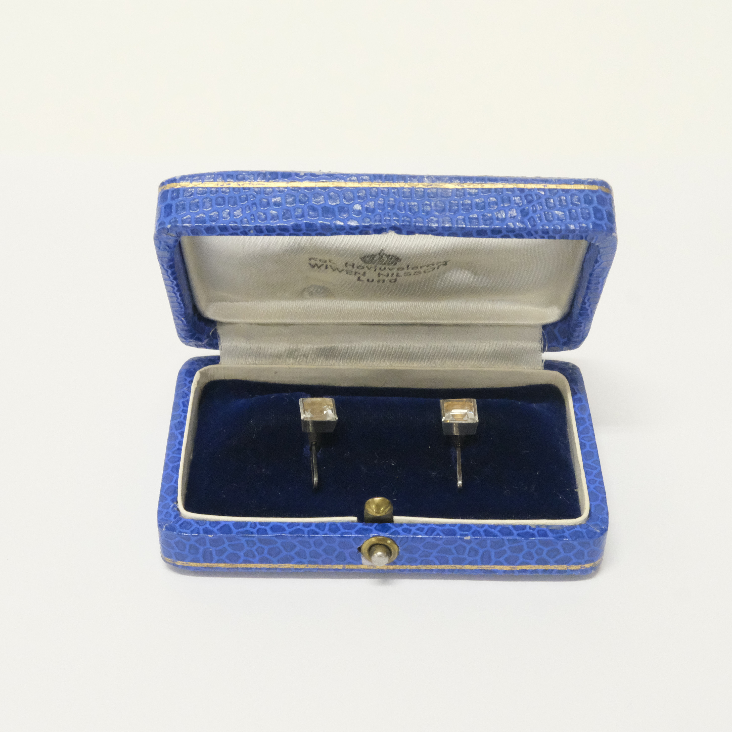 WIWEN NILSSON. SKJORTKNAPPAR, ETT PAR, SILVER MED BERGKRISTALL.