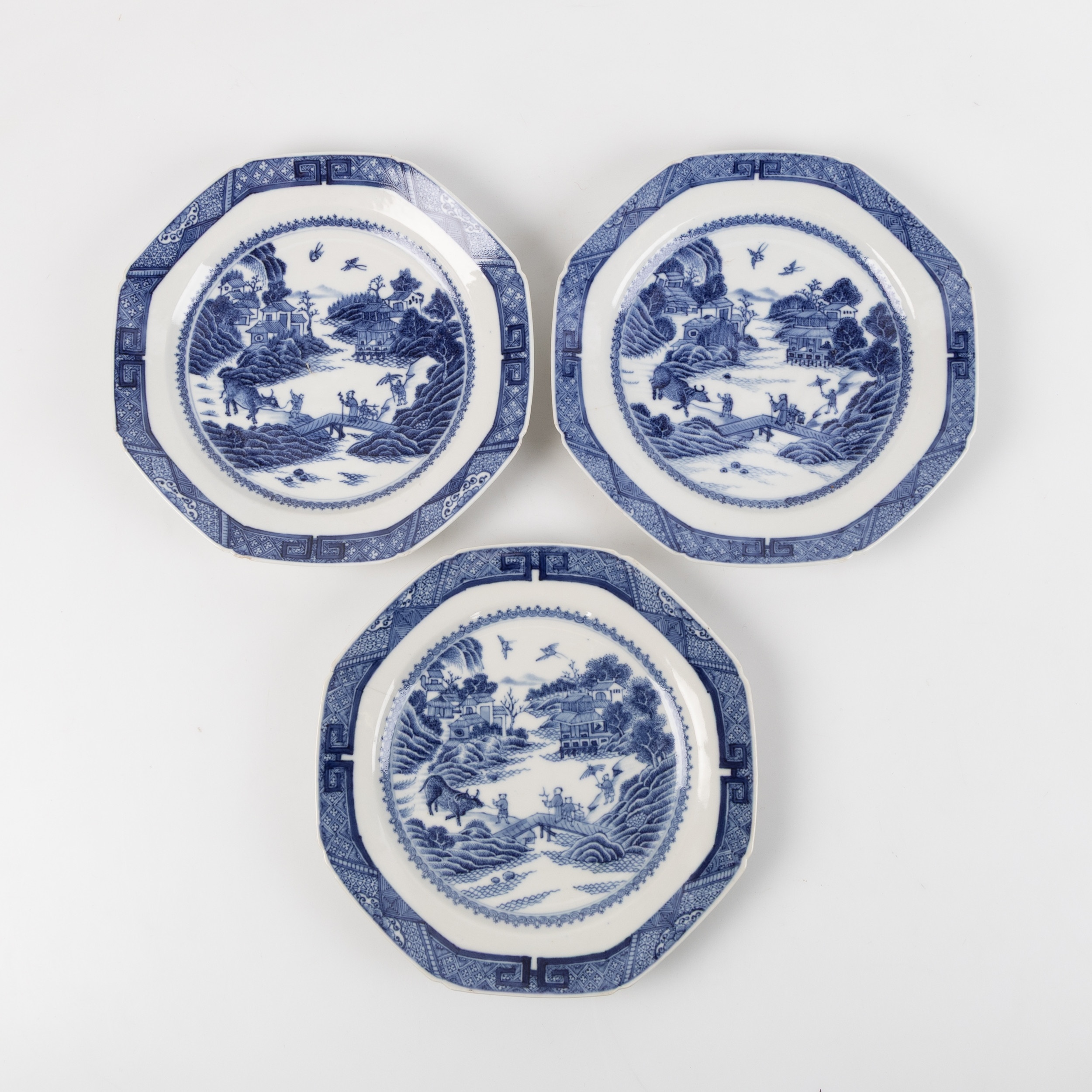 TALLRIKAR, 3 stycken, Kina, porslin, 1700-tal.