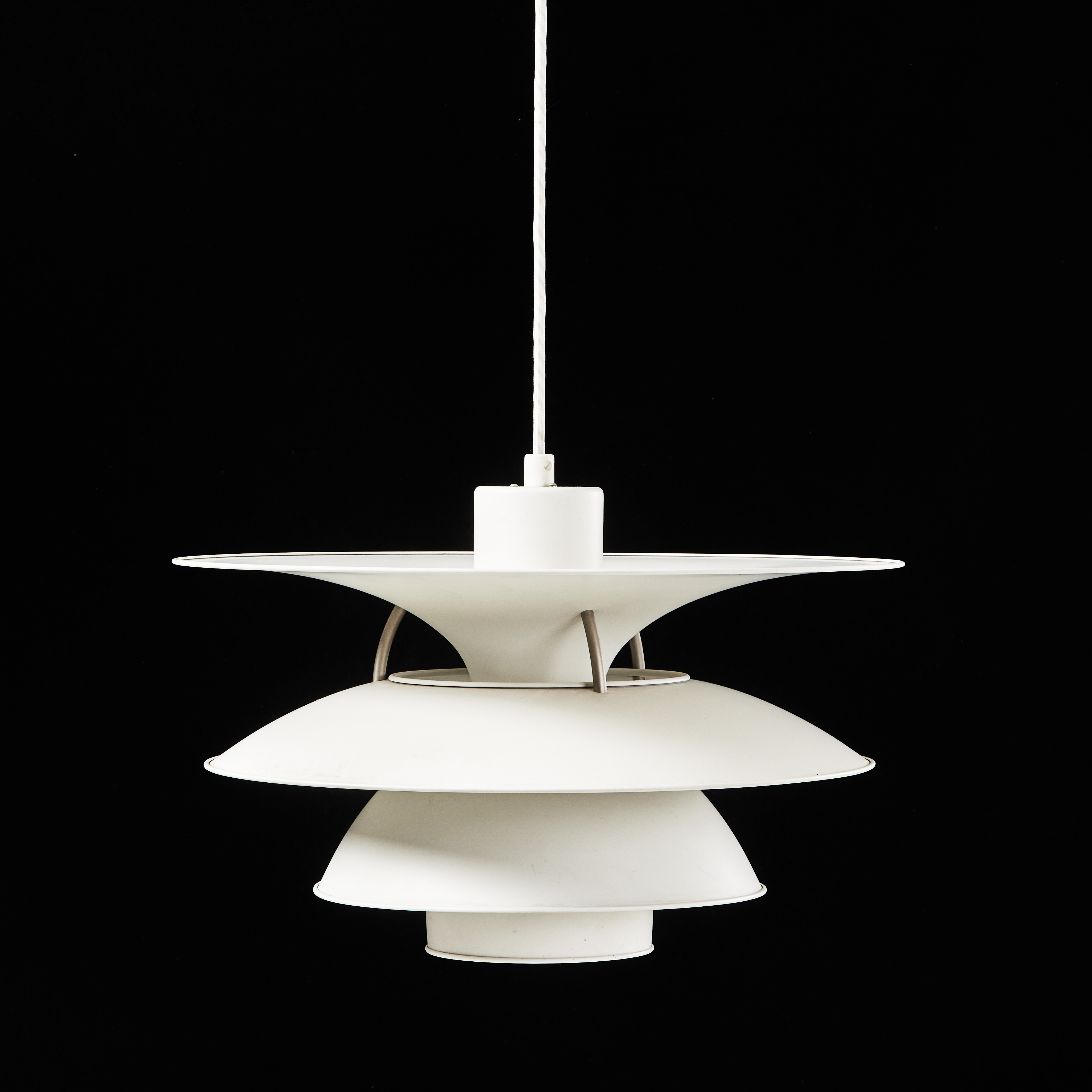 POUL HENNINGSEN. Taklampa, "PH 5-4½", nr. 117069, Louis Poulsen, etikettmärkt.