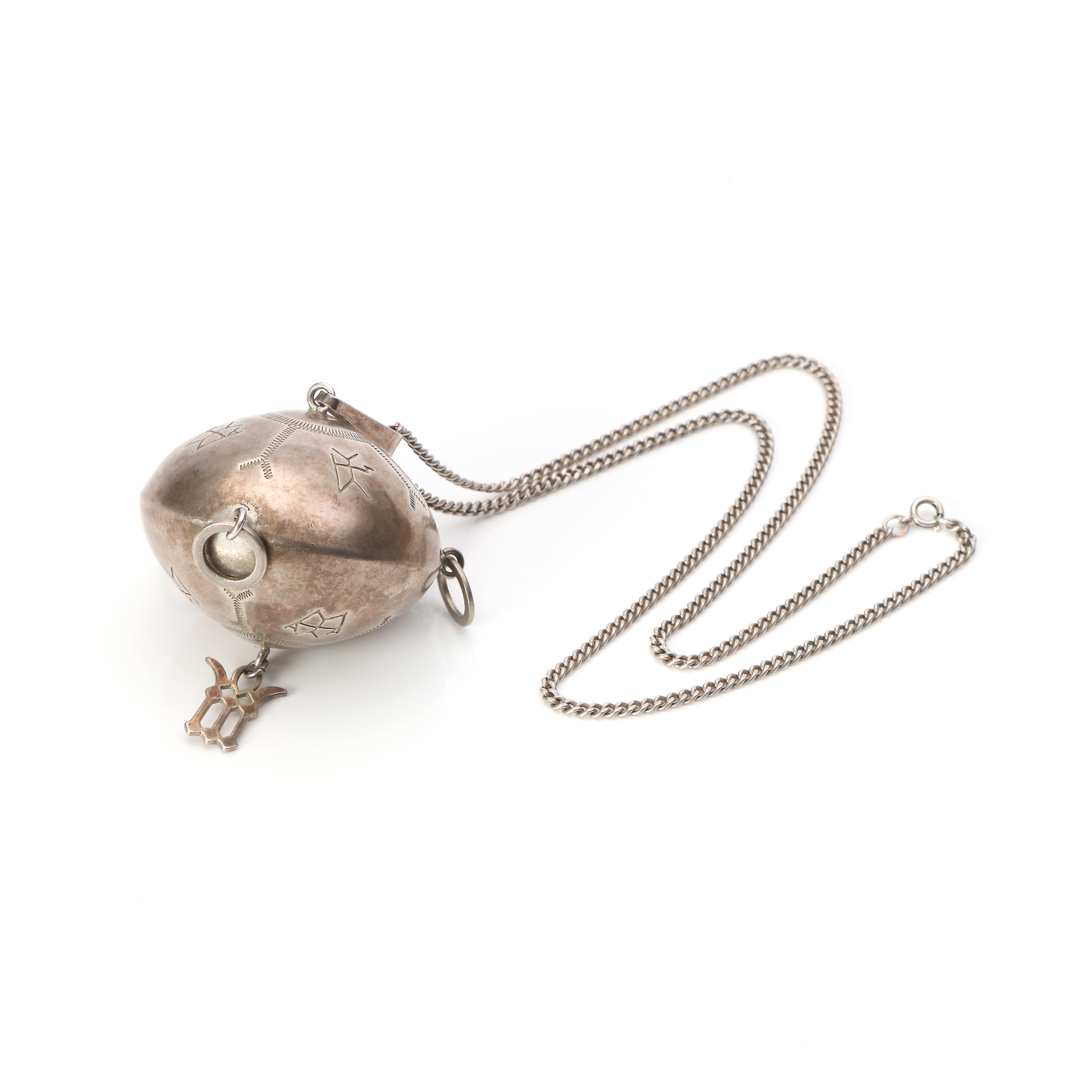 ALTON, TROLLKULA. Silver, Falköping, pansarlänk i silver, vikt ca 57 gram.