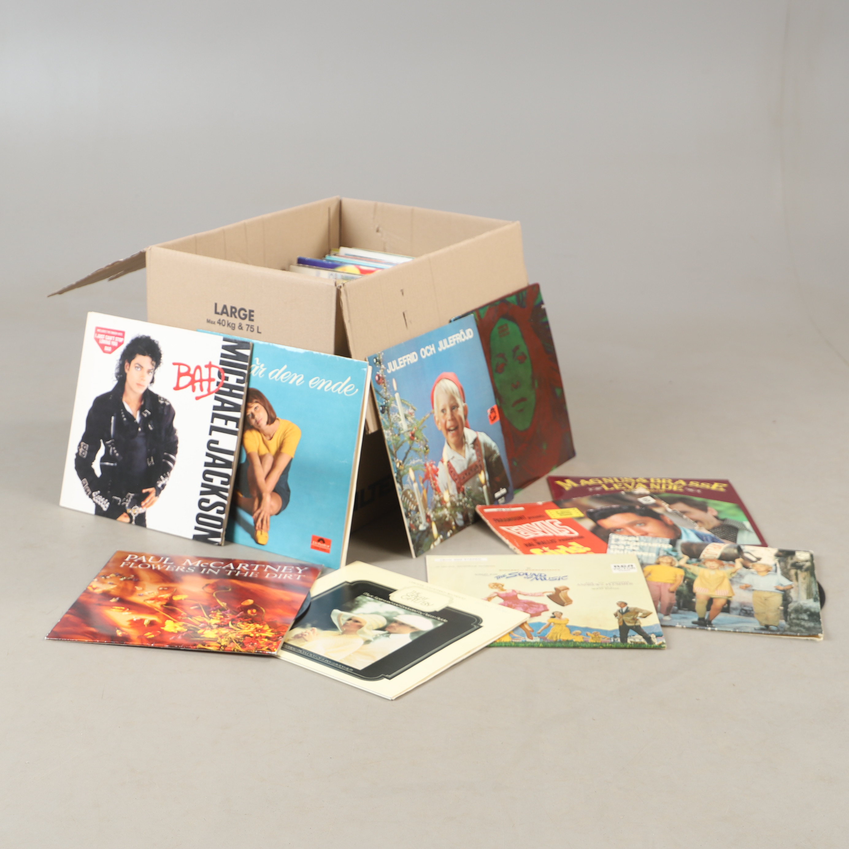 VINYLSKIVOR, 84 stycken, olika genrer, 1900-talets andra hälft.