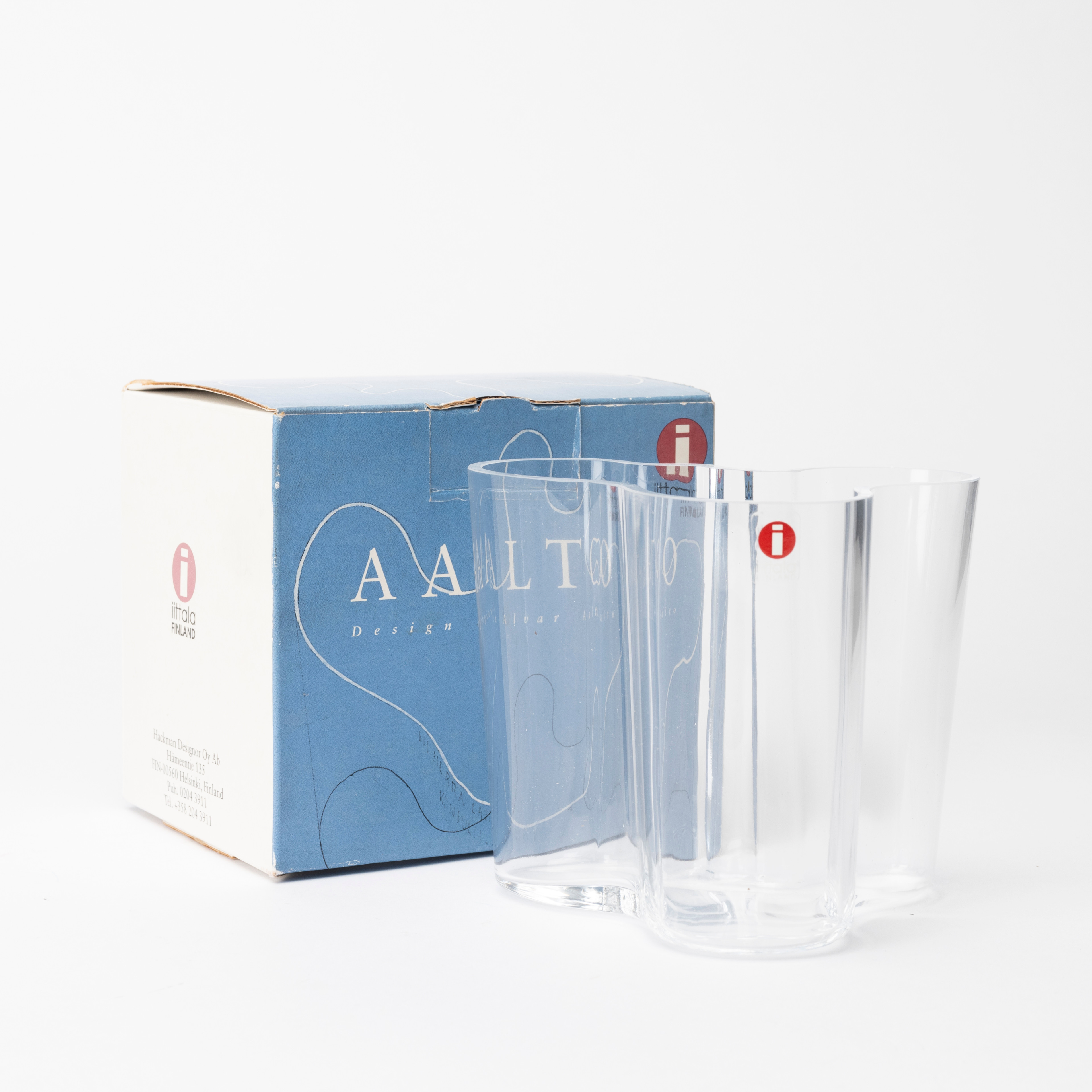 ALVAR AALTO. Vas, "Savoy", glas, etsad signatur, Iittala, Finland, med originalkartong.