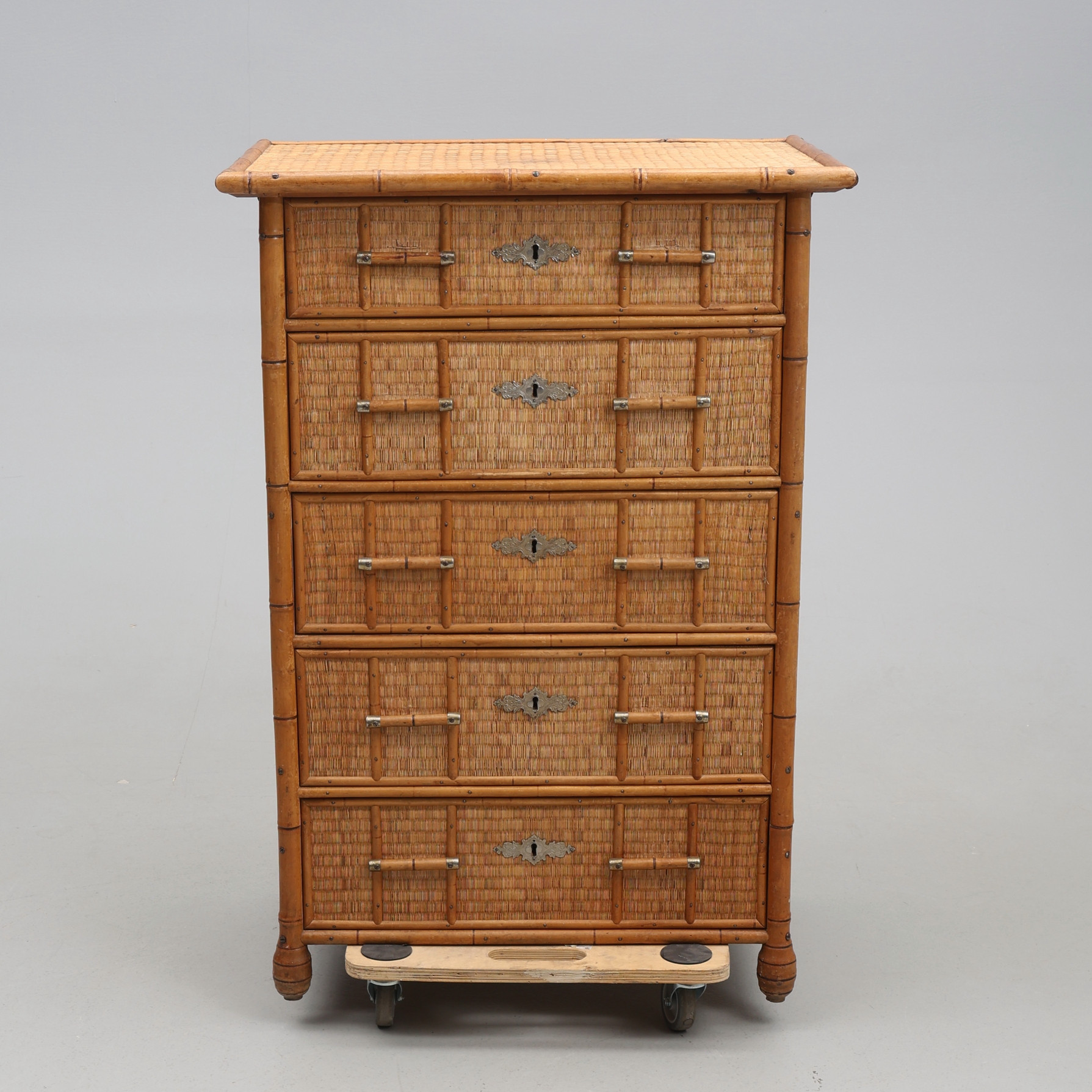 BYRÅ, bok och stråmatta, kolonialstil, troligen Bodafors, 1890-tal.