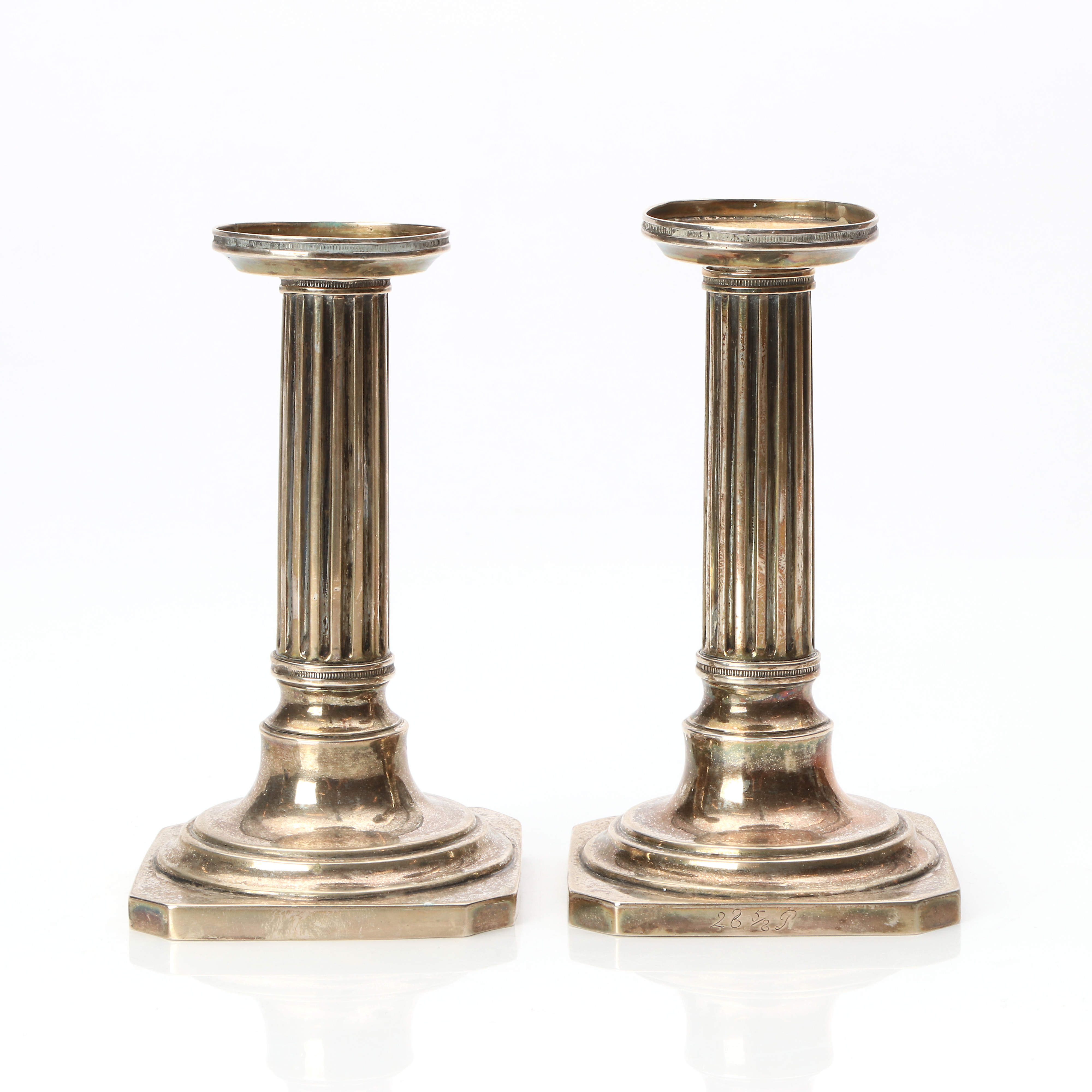 PETTER ENEROTH. SENGUSTAVIANSKA LJUSSTAKAR, ETT PAR. Silver. Stockholm, 1798. Vikt ca 370 gram.