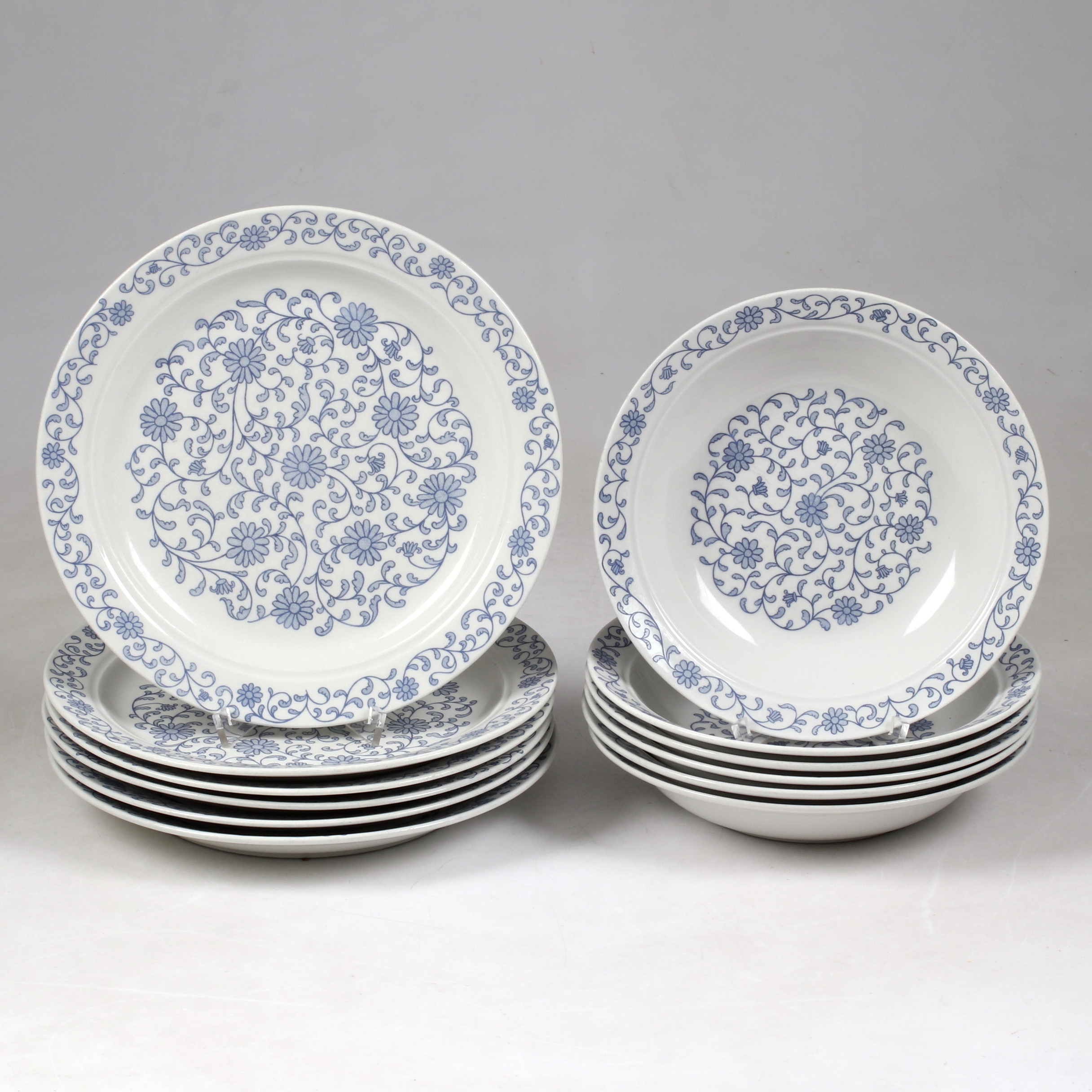 JACKIE LYND. Tallrikar 12 st, porslin, "Maj", Rörstrand.