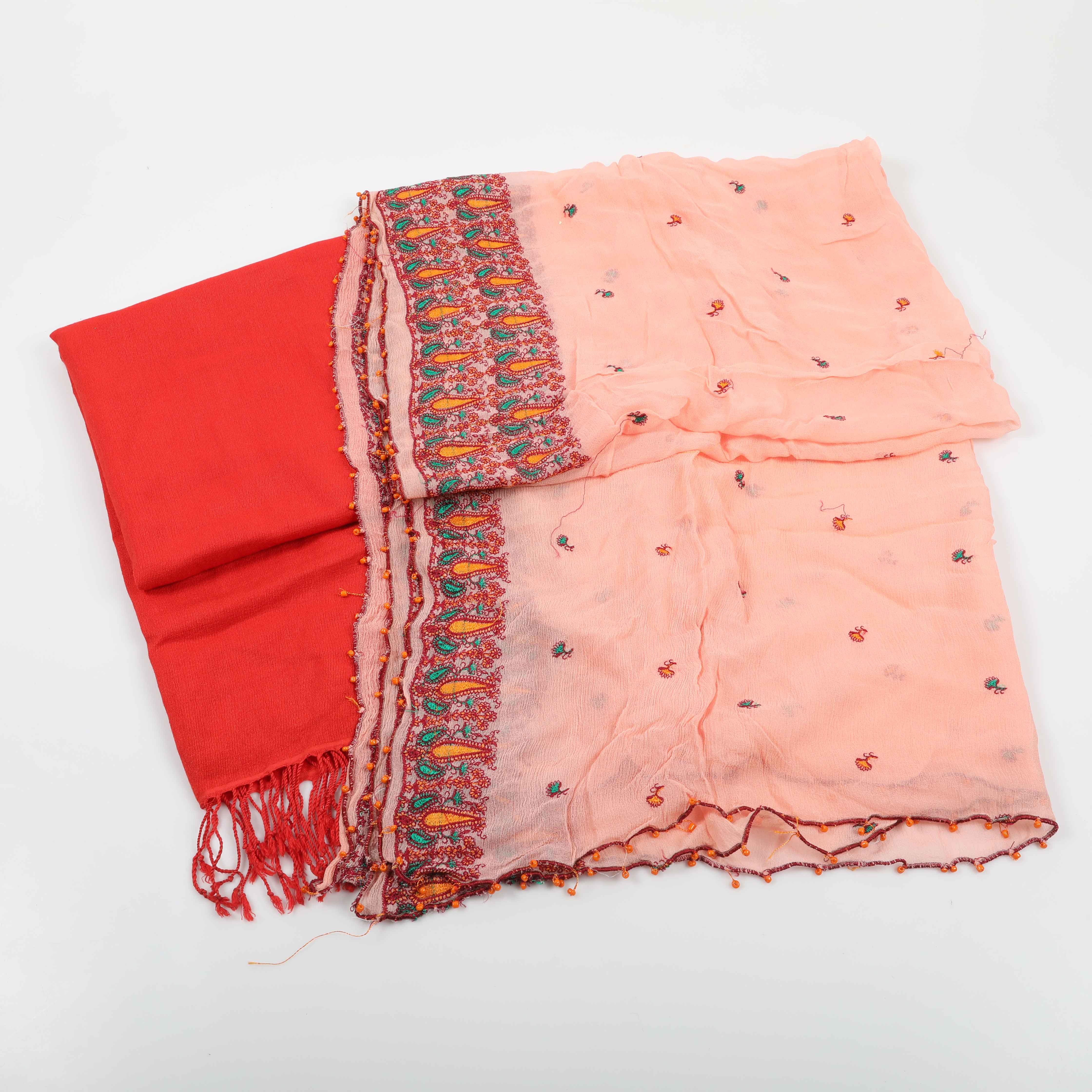 SJALAR, 2 stycken, bl. a. med pärldekor, 2000-tal.