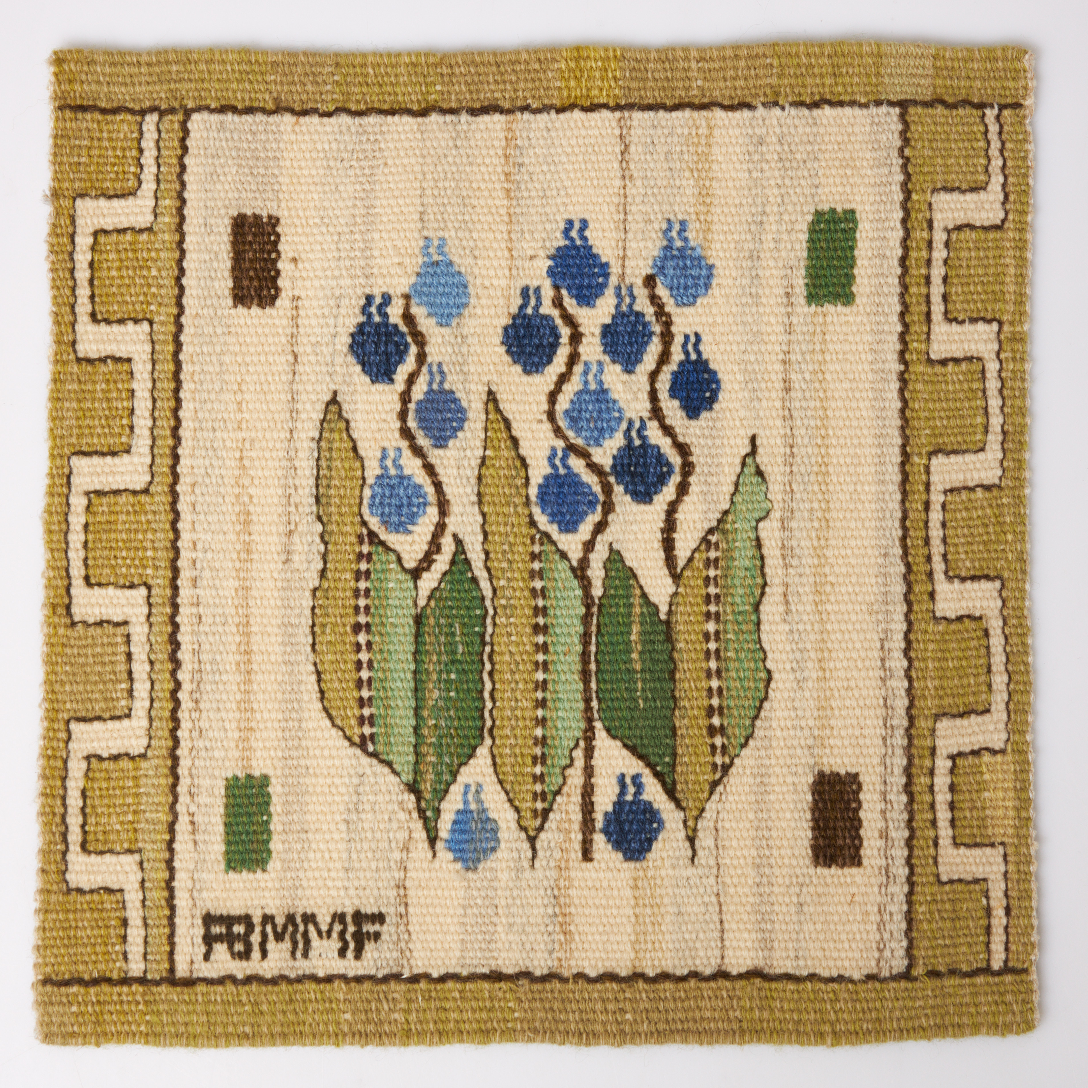 MÄRTA MÅÅS-FJETTERSTRÖM. "Scilla", blomlapp / bonad, märkt AB MMF.