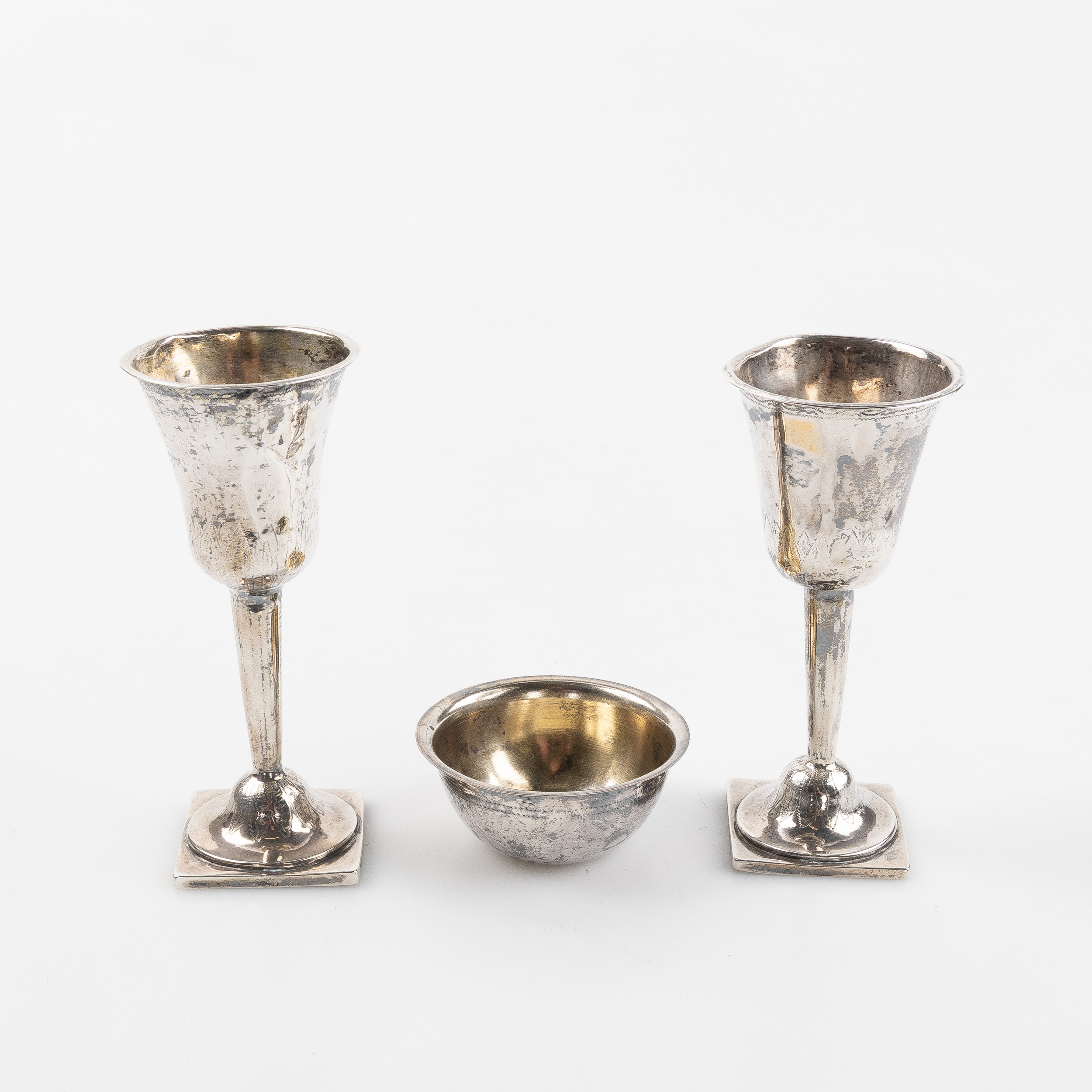 NILS ARVID BERG, 2 bröllopskalkar, silver, Ängelholm 1824. Museikopia tumlare.