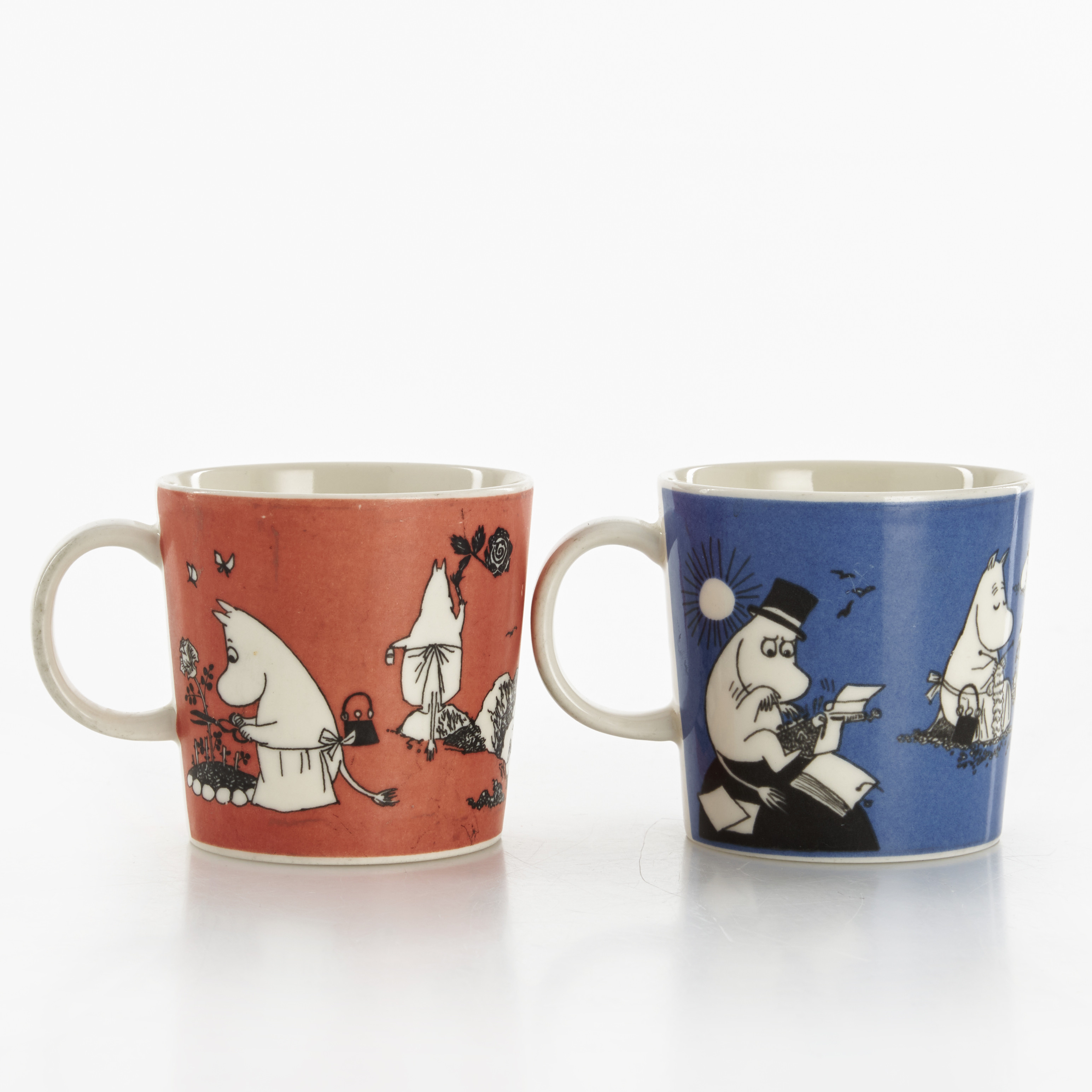 MUMIN. Muggar, 2 st, Arabia. muminmugg nummer 8 (mörkblå) resp. nr 8 (mörkrosa).