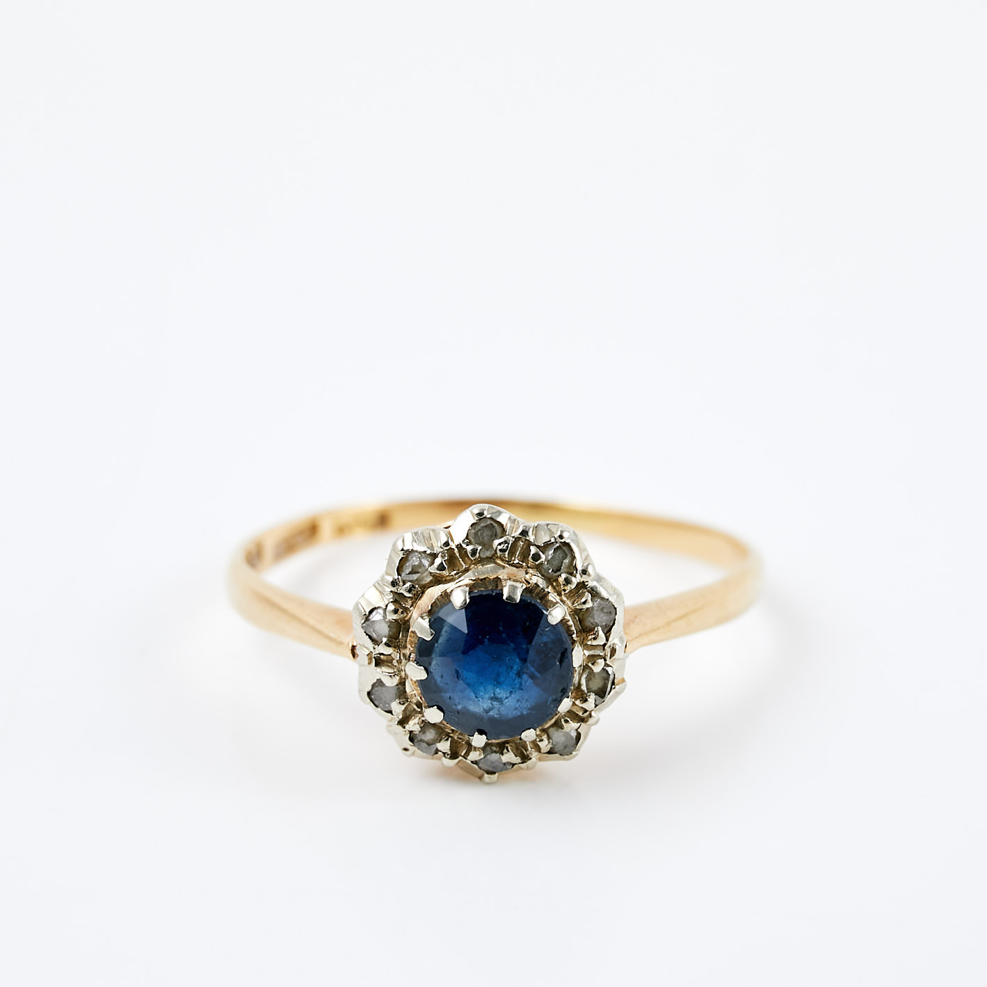 RING, 18 k guld, dekor av fasettslipad safir samt rosenslipade diamanter, 1916, svensk importstämpel.