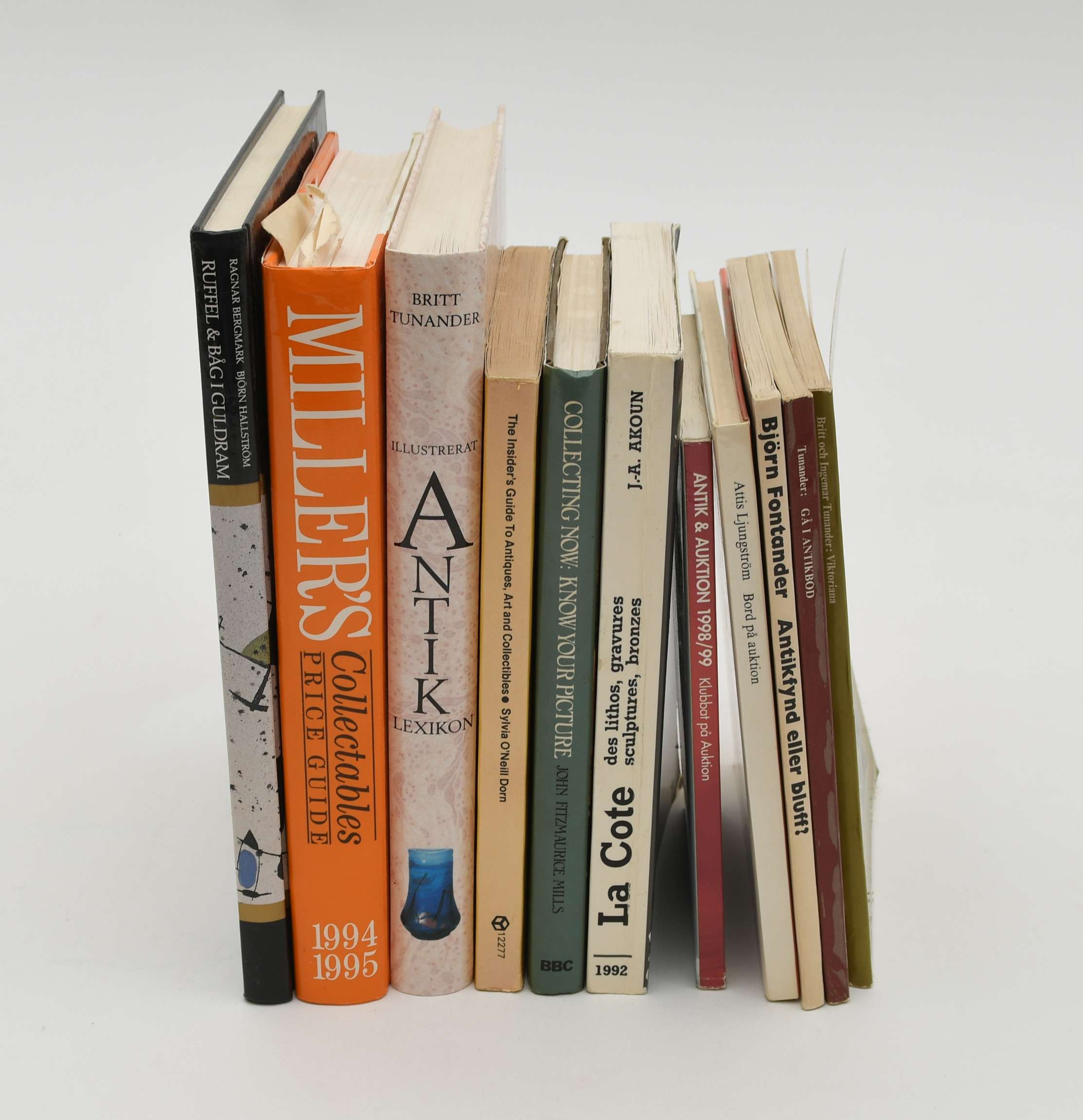 Böcker om samlande och antikfynd. 11 Volymer.