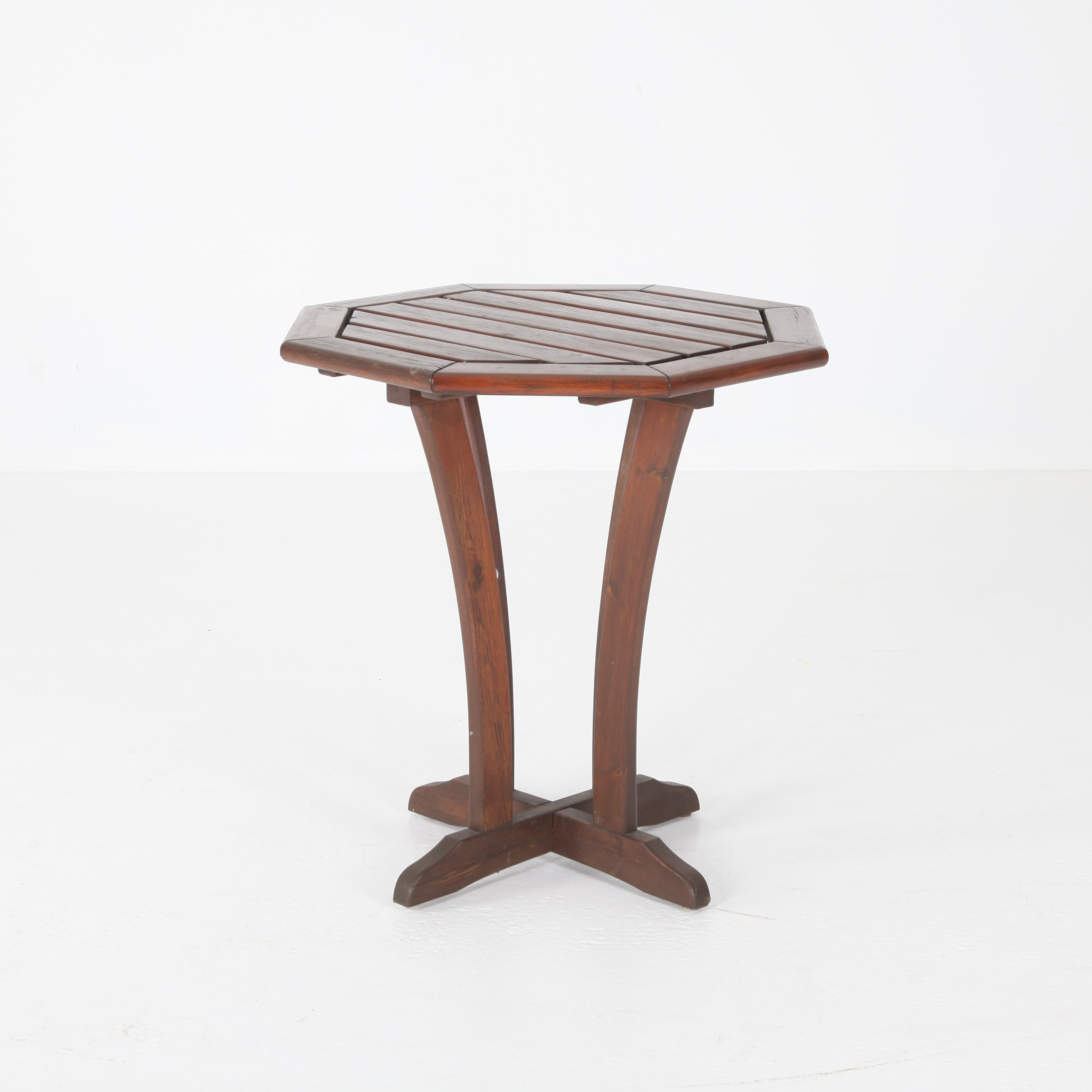 TRÄDGÅRDSBORD, 72 cm högt, 1900-talets senare del.