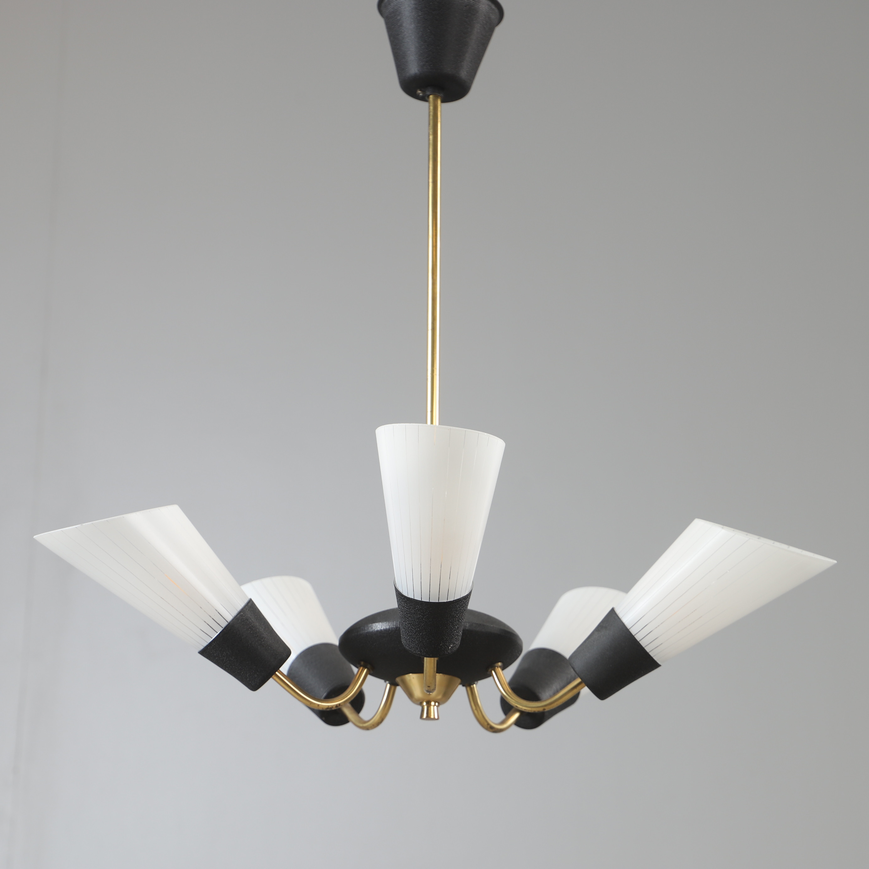 TAKLAMPA, glas och metall, 1900-talets mitt.